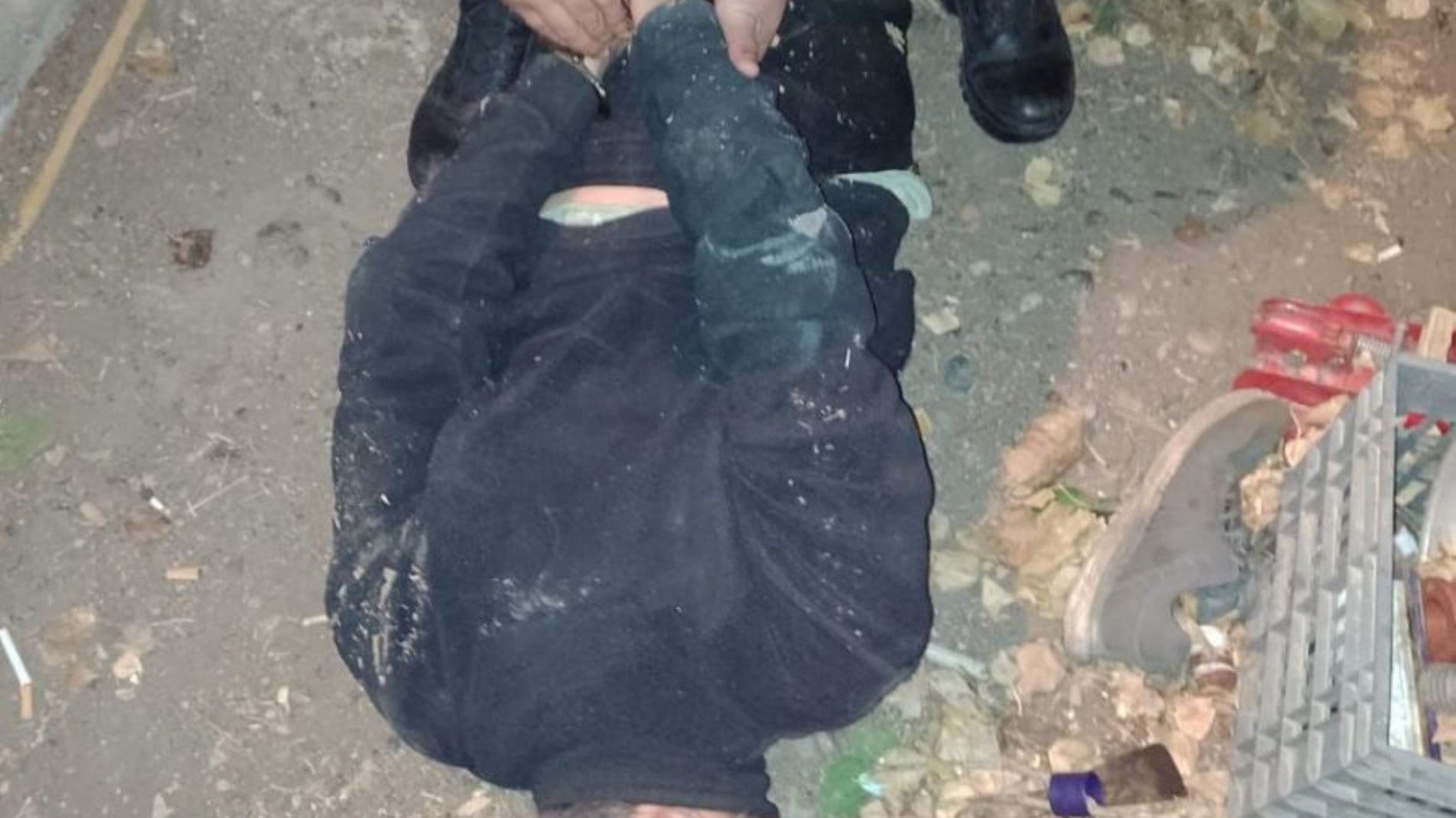 Atrapó al ladrón “infraganti” en su casa y se defendió “a las trompadas”