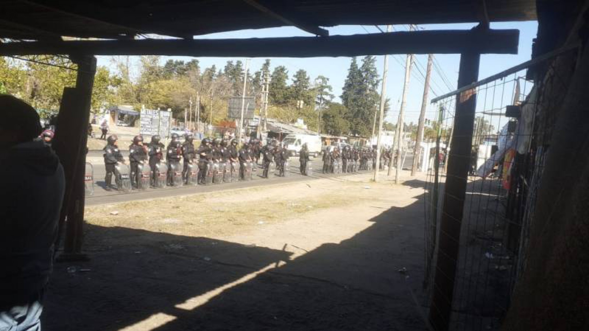 La Policía Bonaerense desalojó y reprimió a los trabajadores de la Feria de las Flores