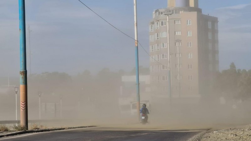 El viento vuelve a dominar el clima en Comodoro: nubes, lloviznas y ráfagas intensas