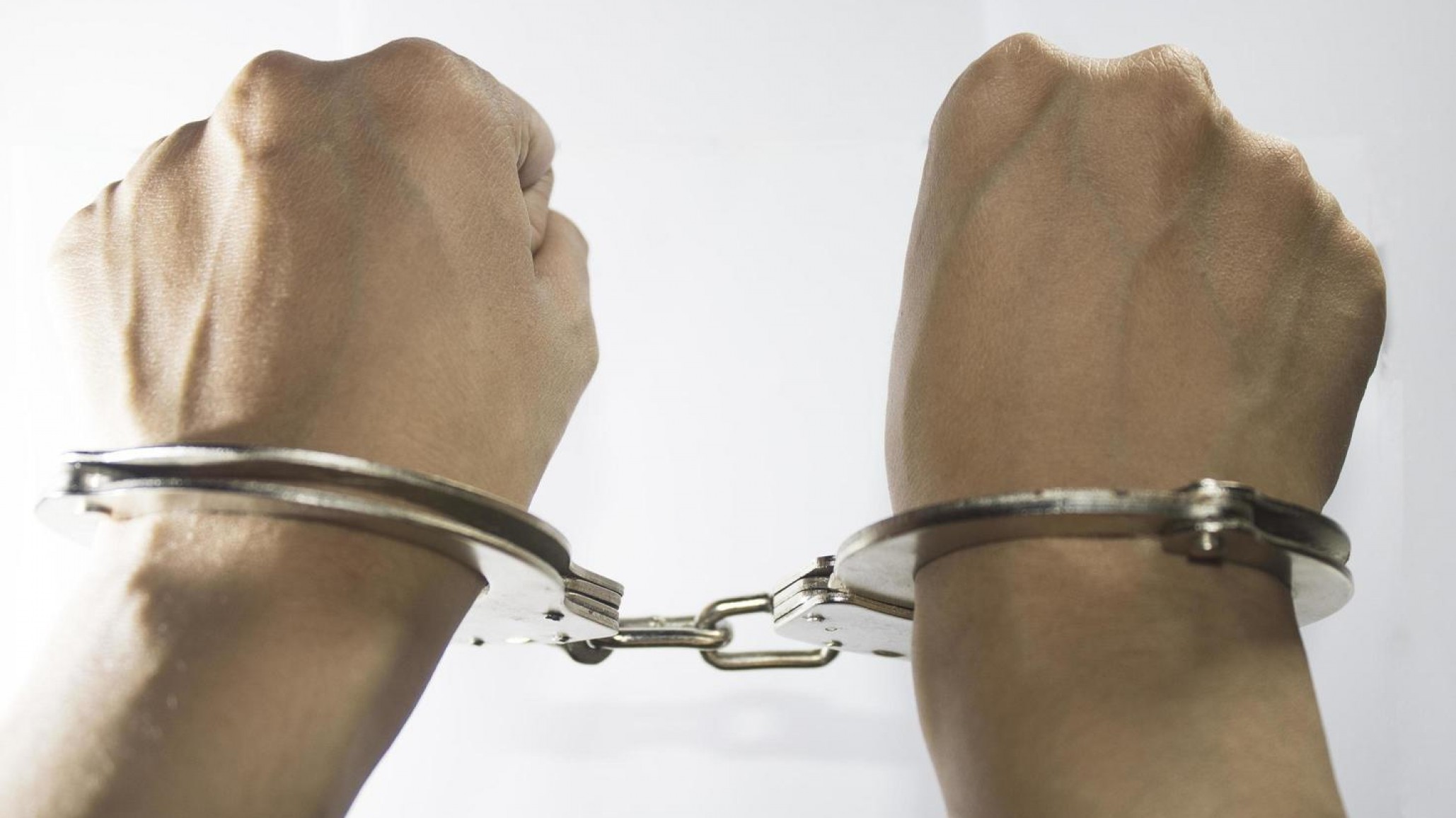 Detuvieron a un ladrón "infraganti" tras un intento de robo e incendio en el Industrial