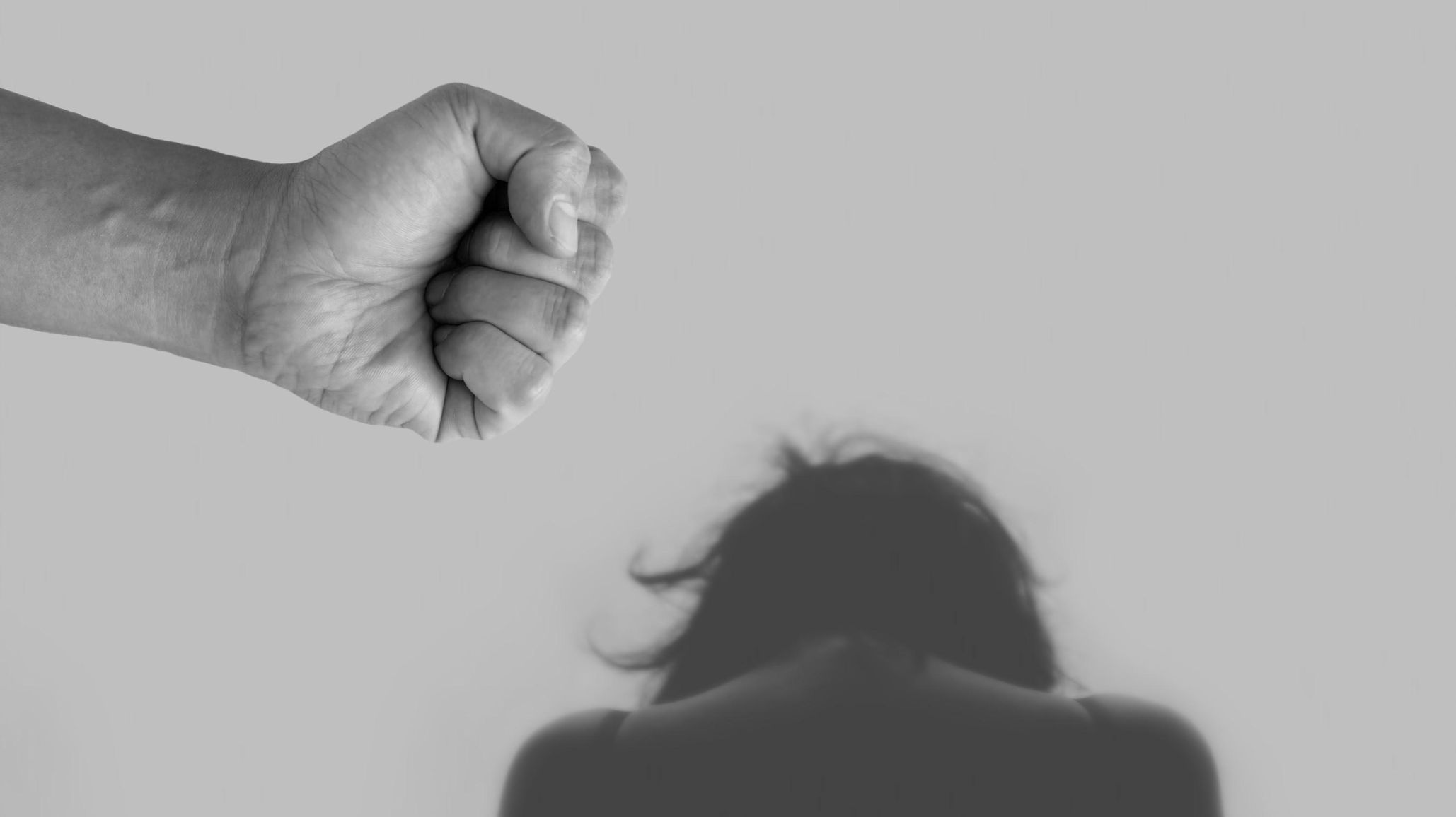 Sobrevivió tras ser rociada con alcohol y prendida fuego: declaró contra su pareja
