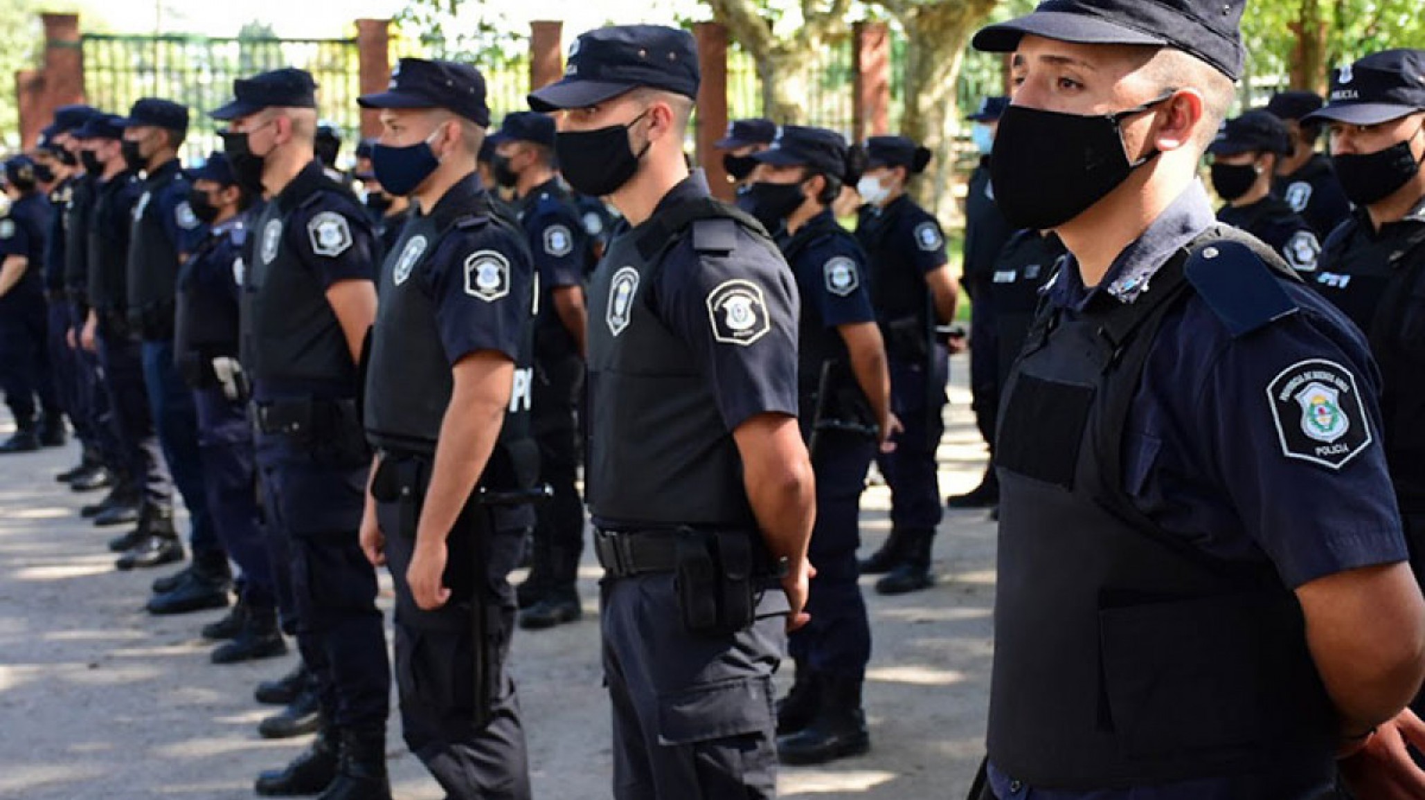 Detuvieron a tres policías por extorsionar y robarle a un hombre denunciado por violencia de género