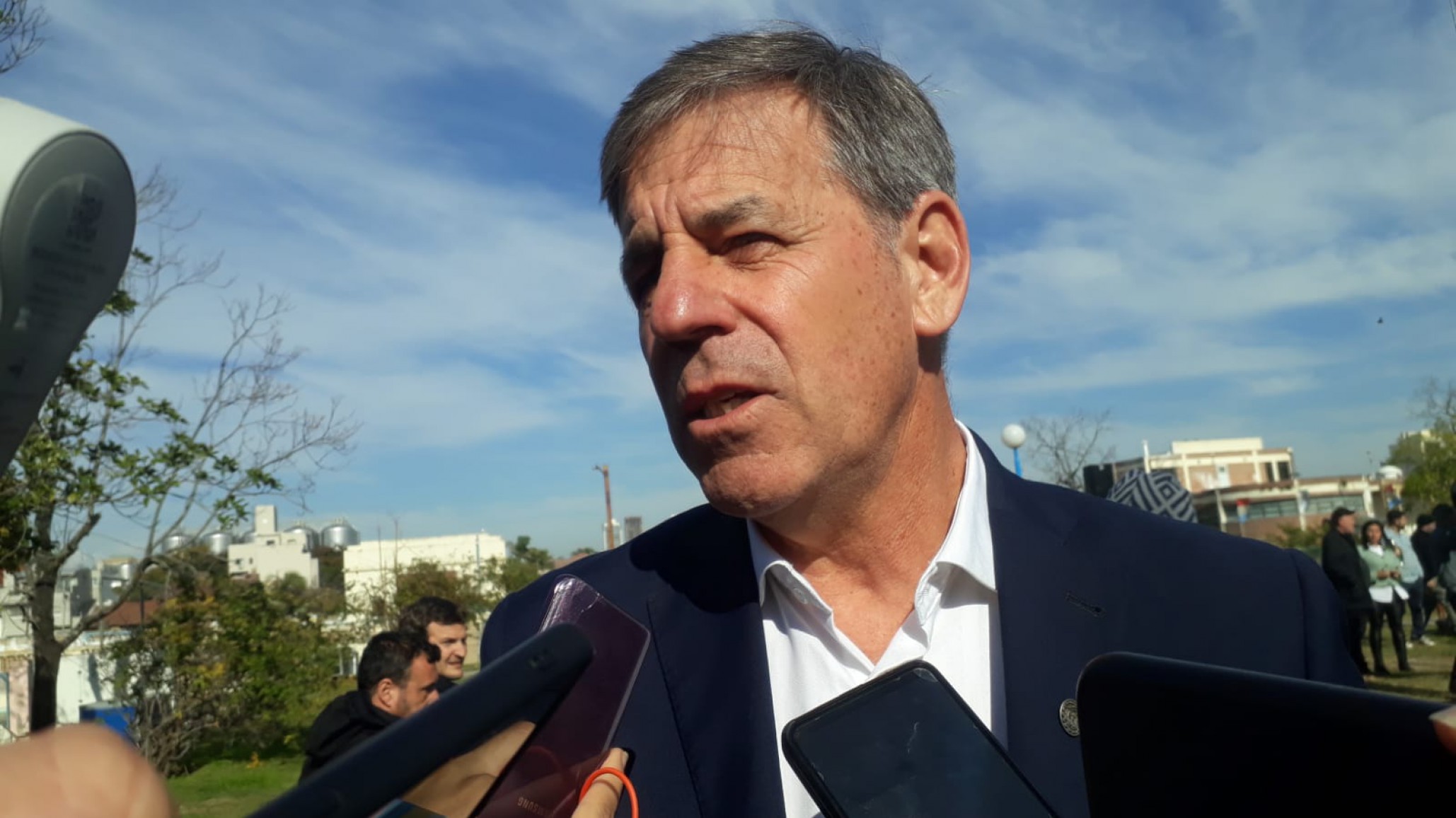 El intendente de Santa Fe salió a correr y un ladrón le robó las zapatillas a punta de pistola