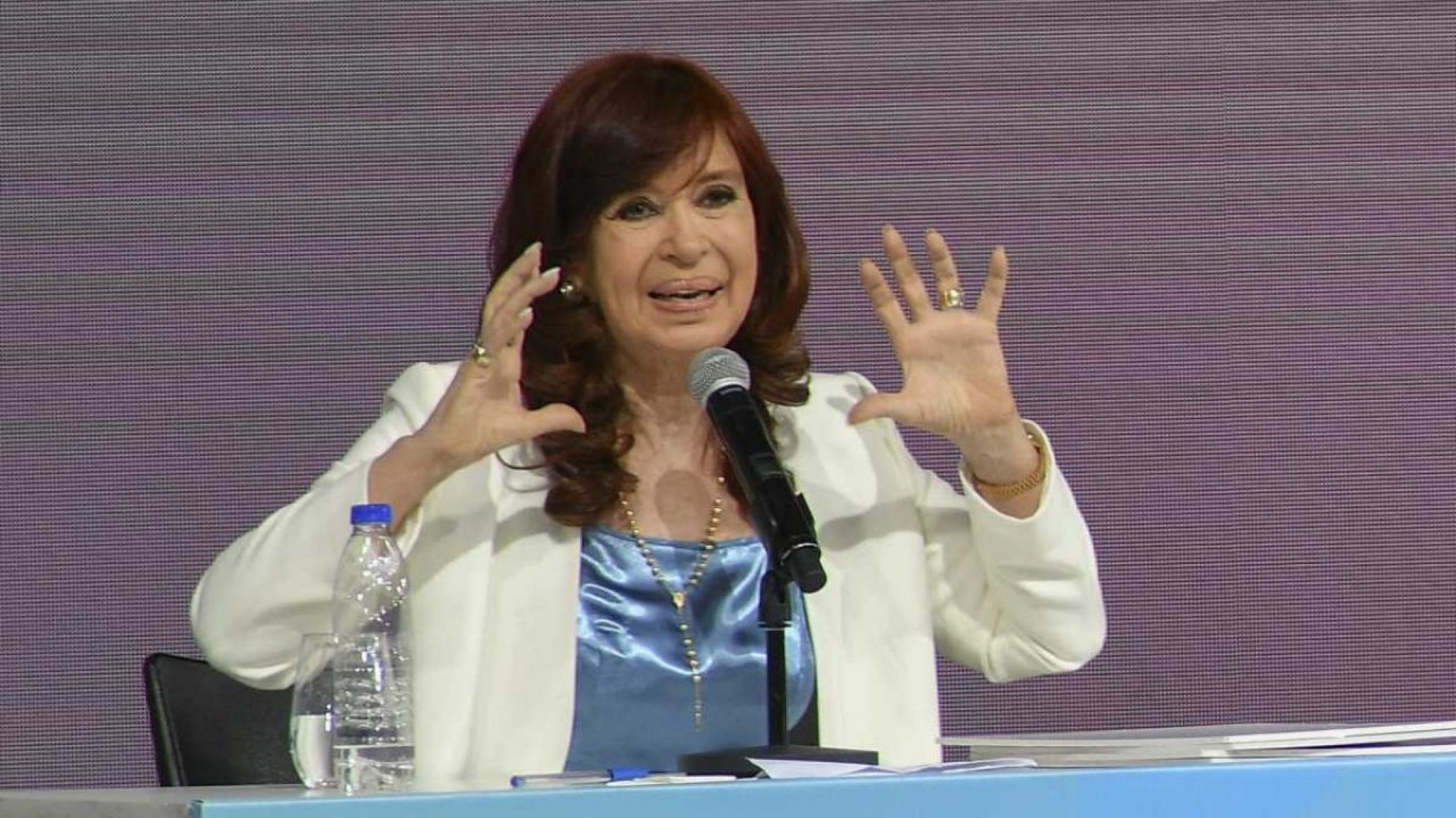 Cristina Kirchner contra Milei: "De Hayek a Ponzi, te fuiste al pasto mal"