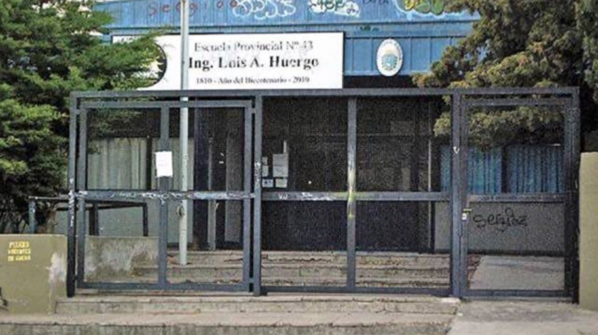 Robaron en la Escuela N°43 “rompieron vidrios y se llevaron elementos tecnólogicos”