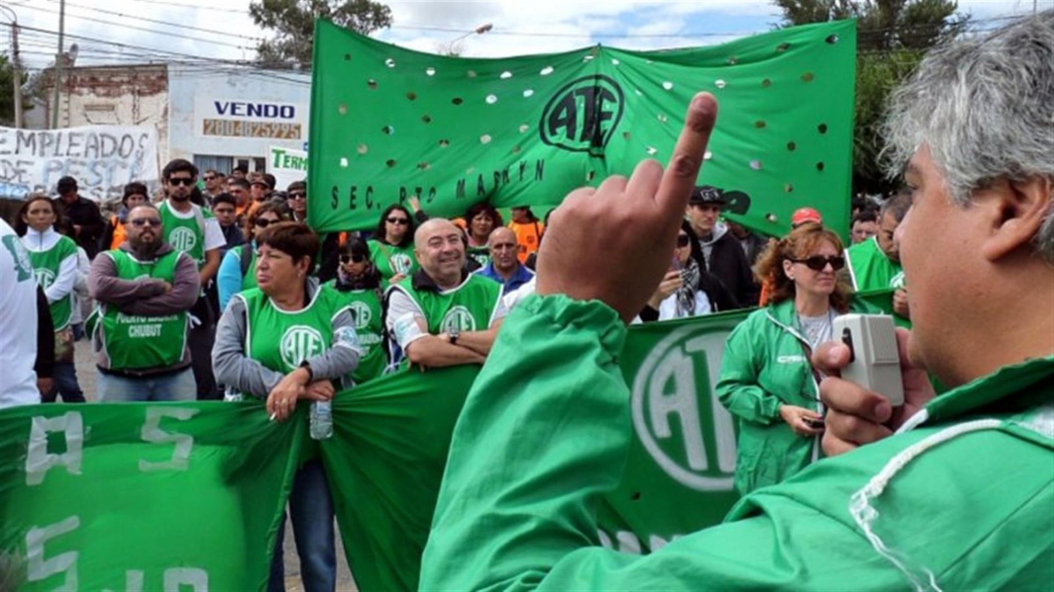 El paro nacional afecta trenes, subtes, vuelos y camiones: Los colectivos prestan servicio