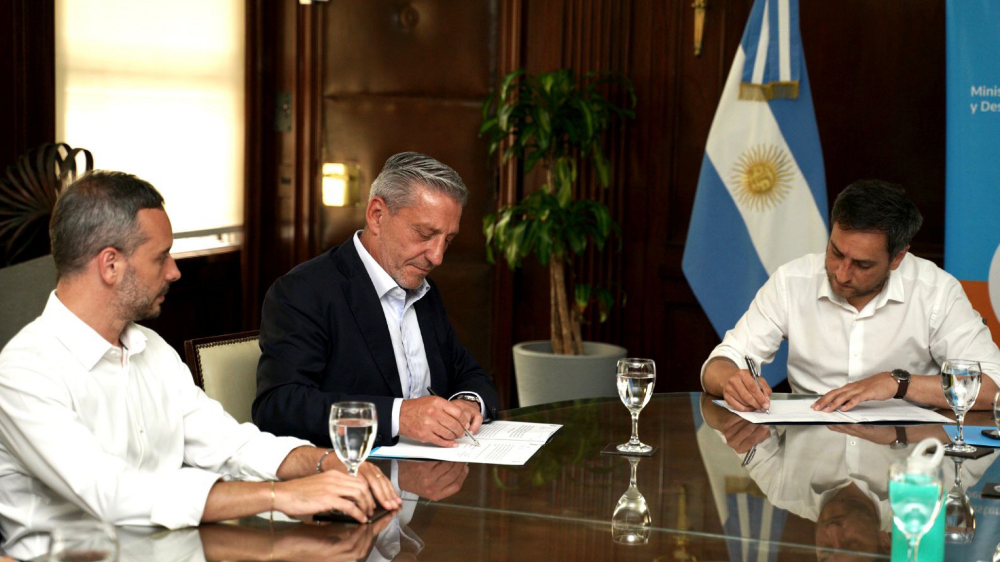 Mariano Arcioni firmó convenios con Cabandié por más de 172 millones de pesos