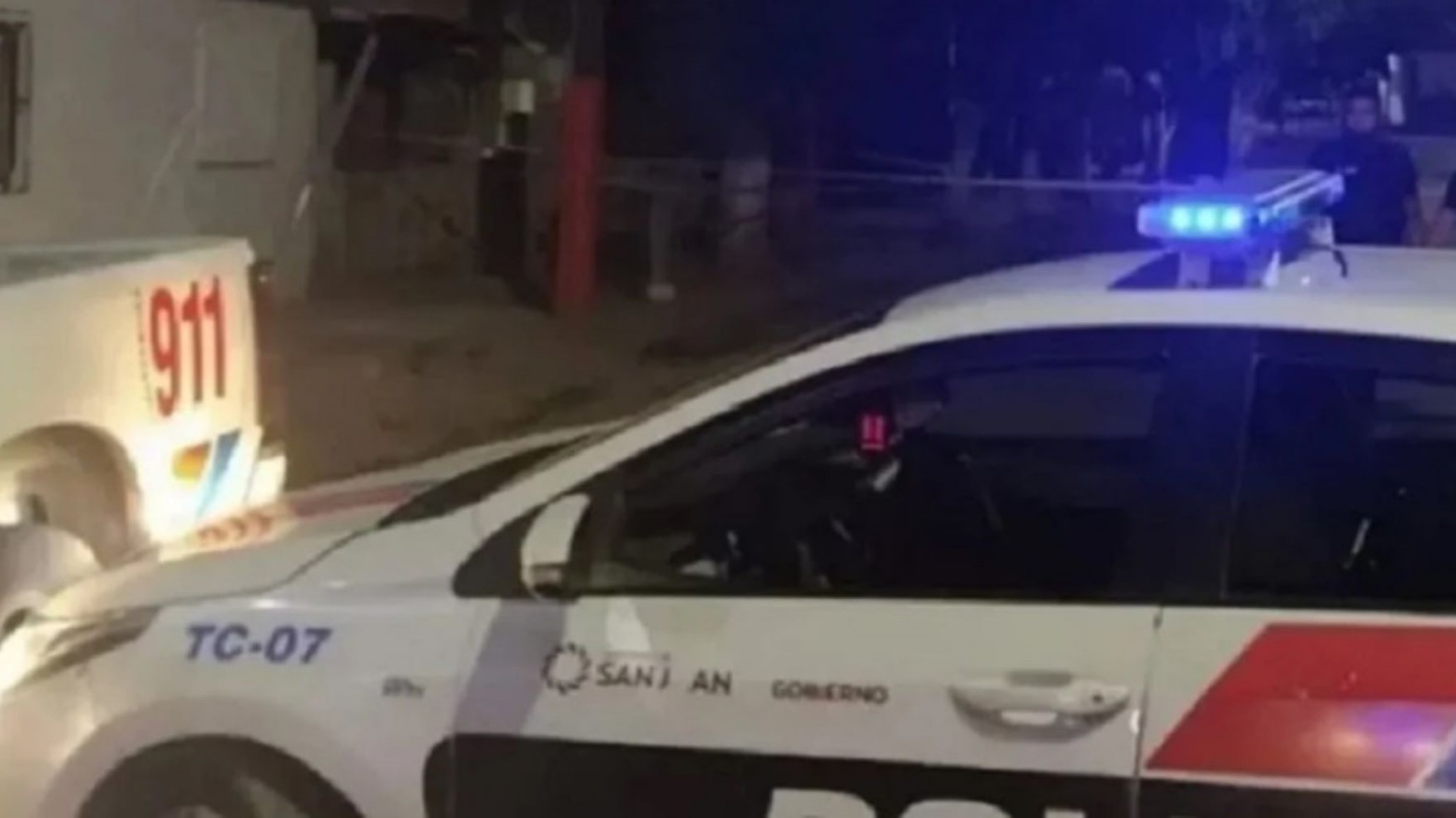 Ebrios frenaron auto en un control y golpearon y mordieron a dos policías