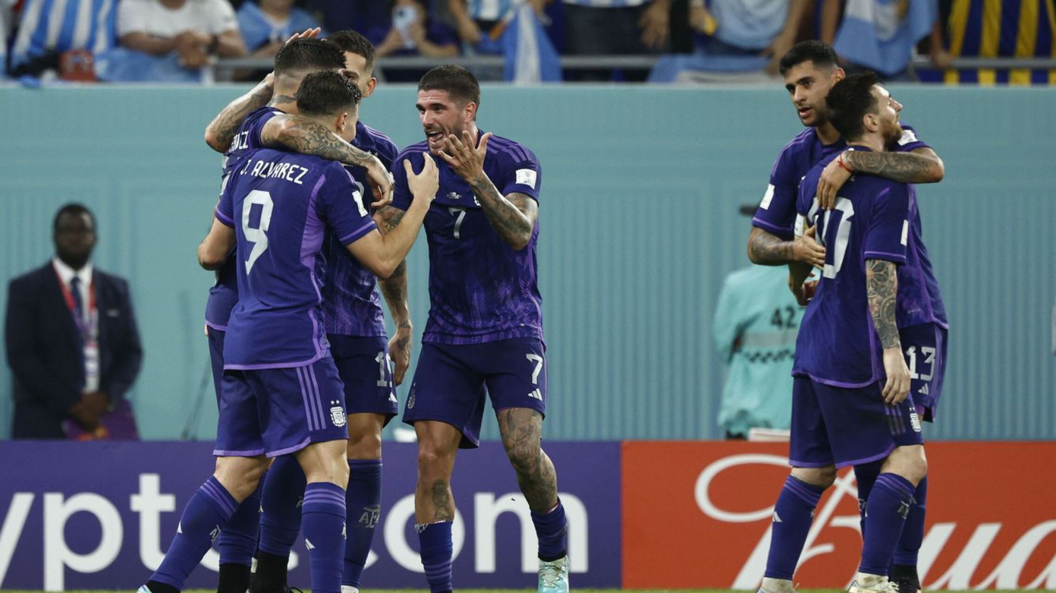 Mundial de Qatar 2022: La Selección argentina le ganó a Polonia y se clasificó primera del Grupo C a octavos de final