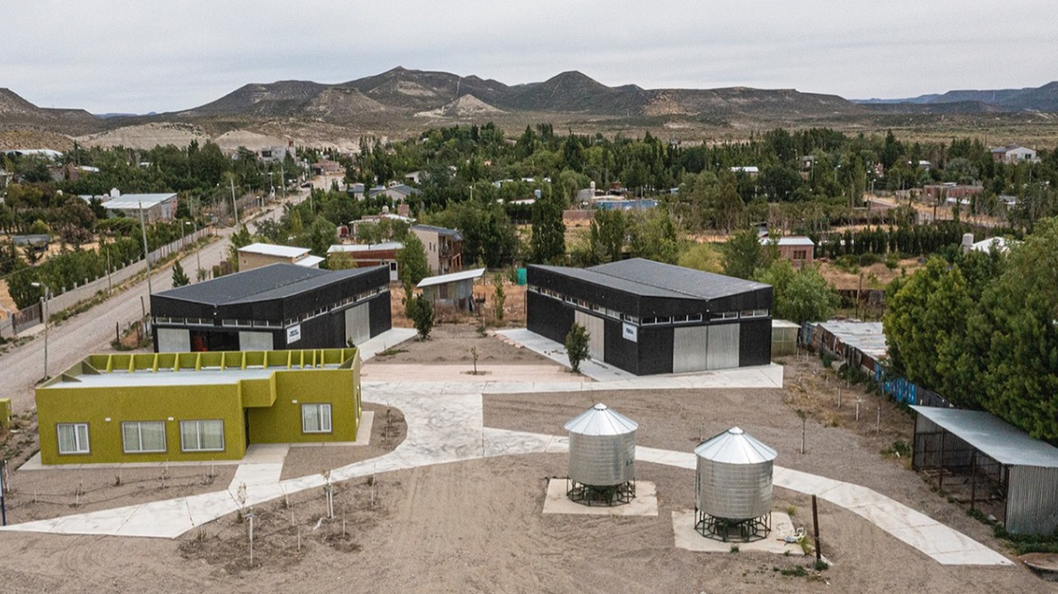 Luque encabezó la apertura de la sede social de la Asociación de Productores de Km 17