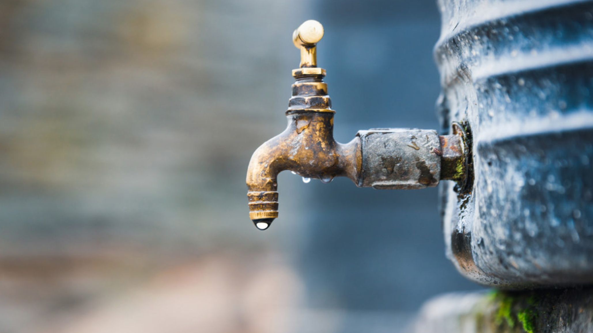 Adelantan el corte de agua ¡A buscar el balde!