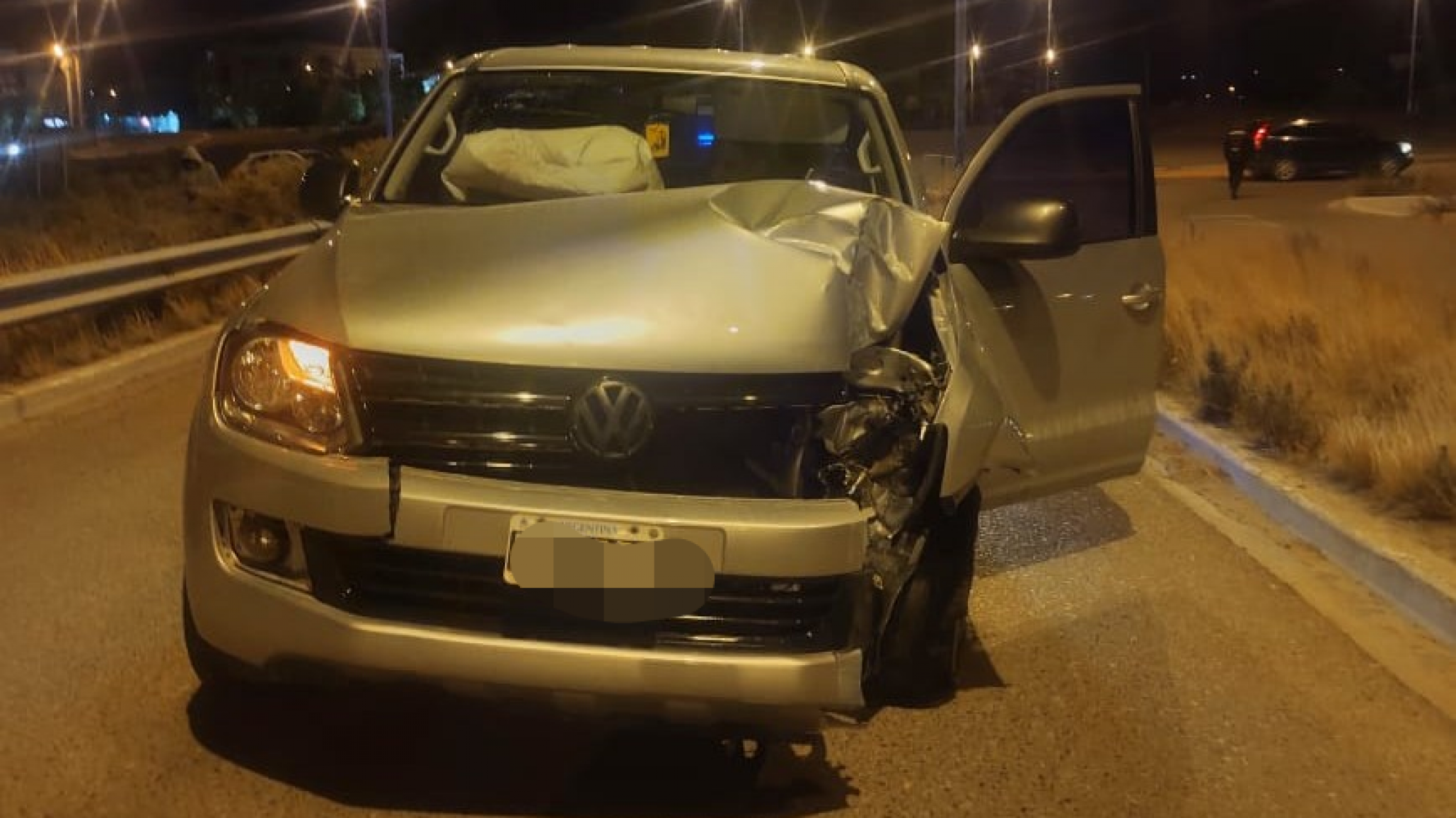 Ebrio con 2.38 g/l de alcohol en sangre impactó su camioneta contra un poste de luz