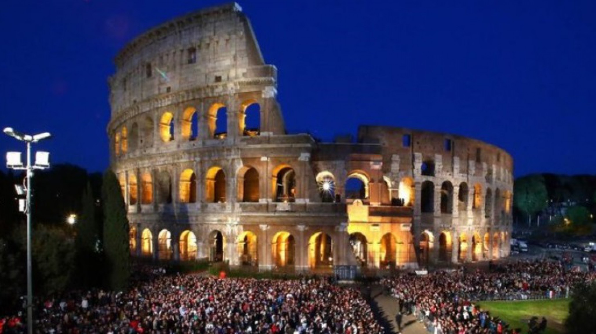 El Papa Francisco no formó parte del tradicional Vía Crucis en Roma