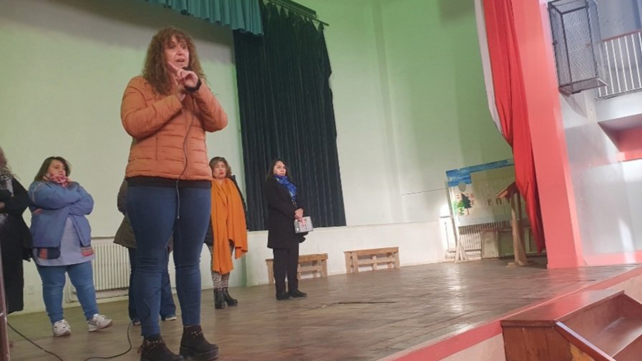 La directora de la Escuela 766 confirmó: “el intendente nos dio un subsidio para seguir con las reparaciones”