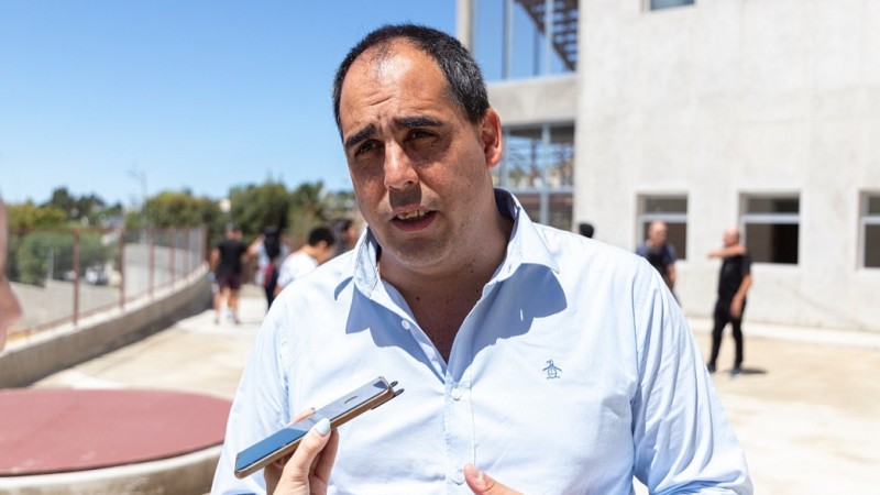 Sampaoli confirmó que aún no hay acuerdo por la prórroga del transporte y anticipó una jornada de reuniones clave