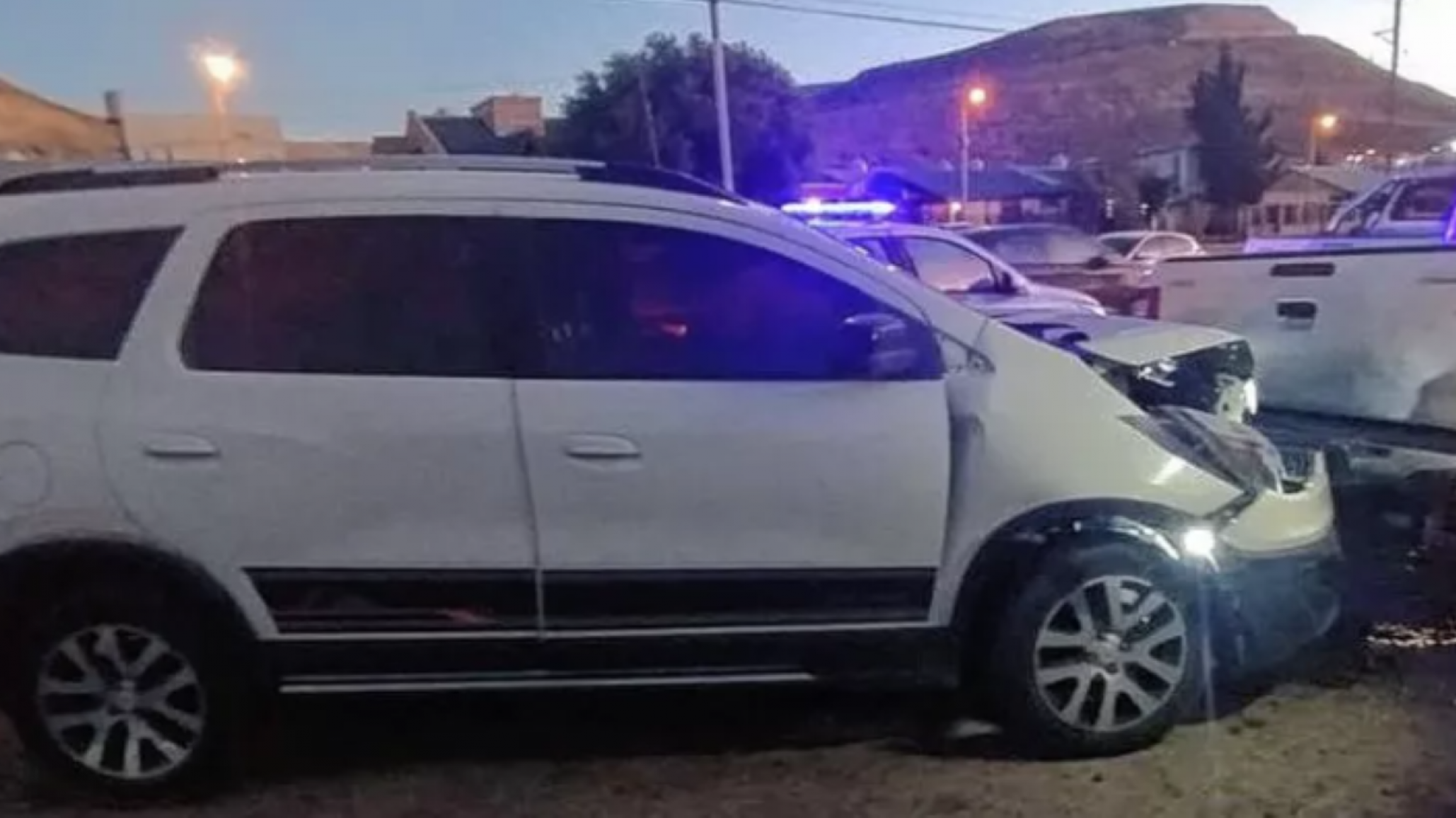 En choque hubo 4 vehículos involucrados y dos personas golpeadas