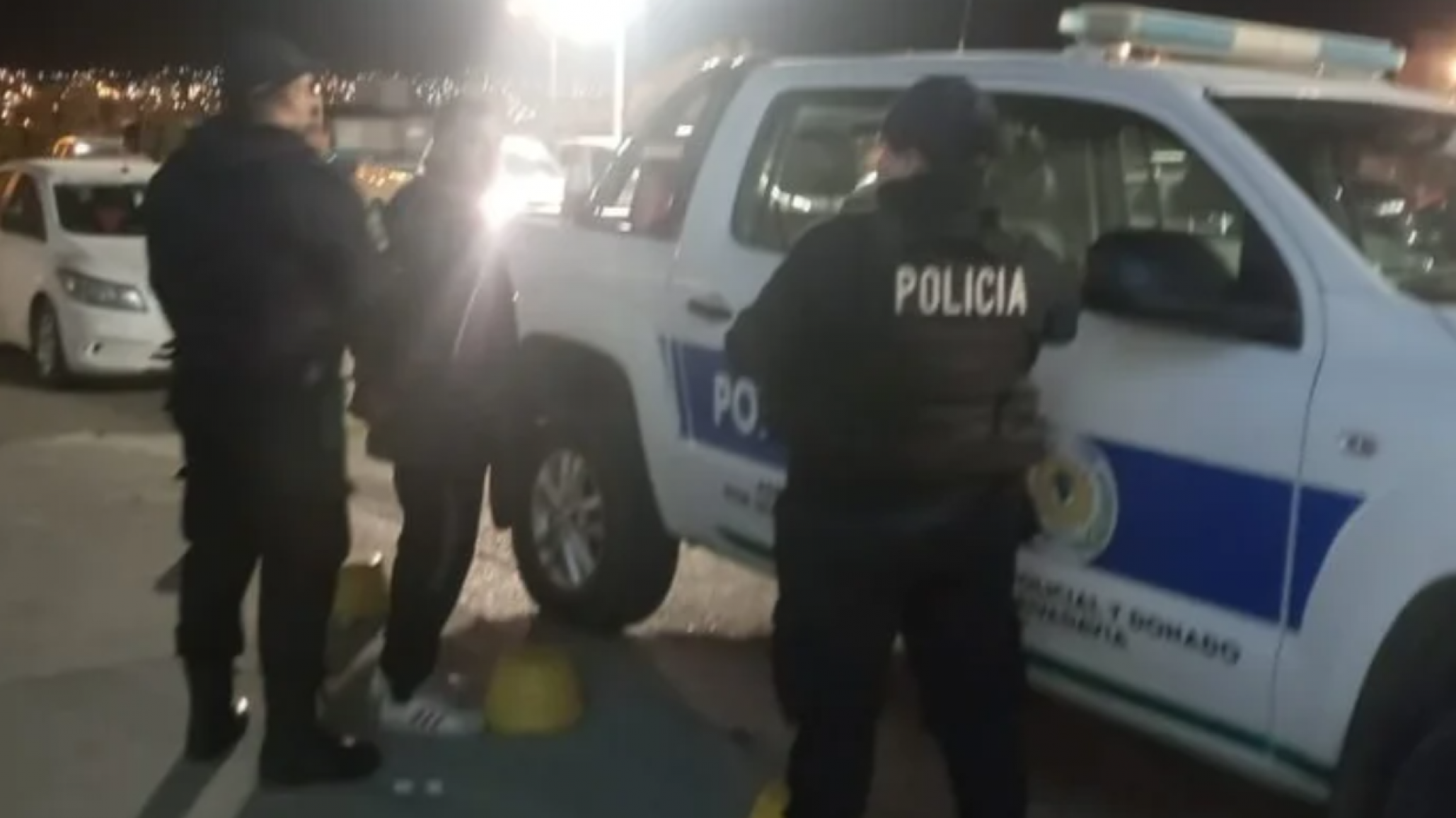 Tres hombres conducían ebrios en Rada Tilly y les secuestraron el auto