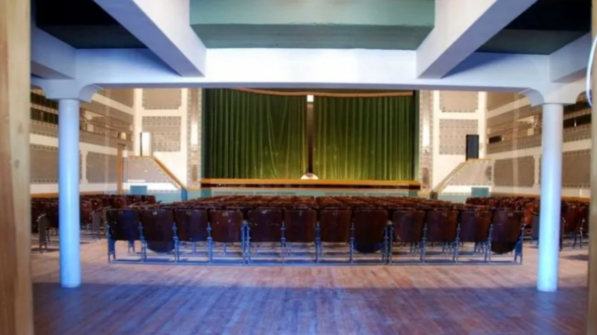 El Teatro Astra celebra sus 100 años con la proyección de "El Desierto" y eventos culturales: "Vale la pena ver esta linda película"