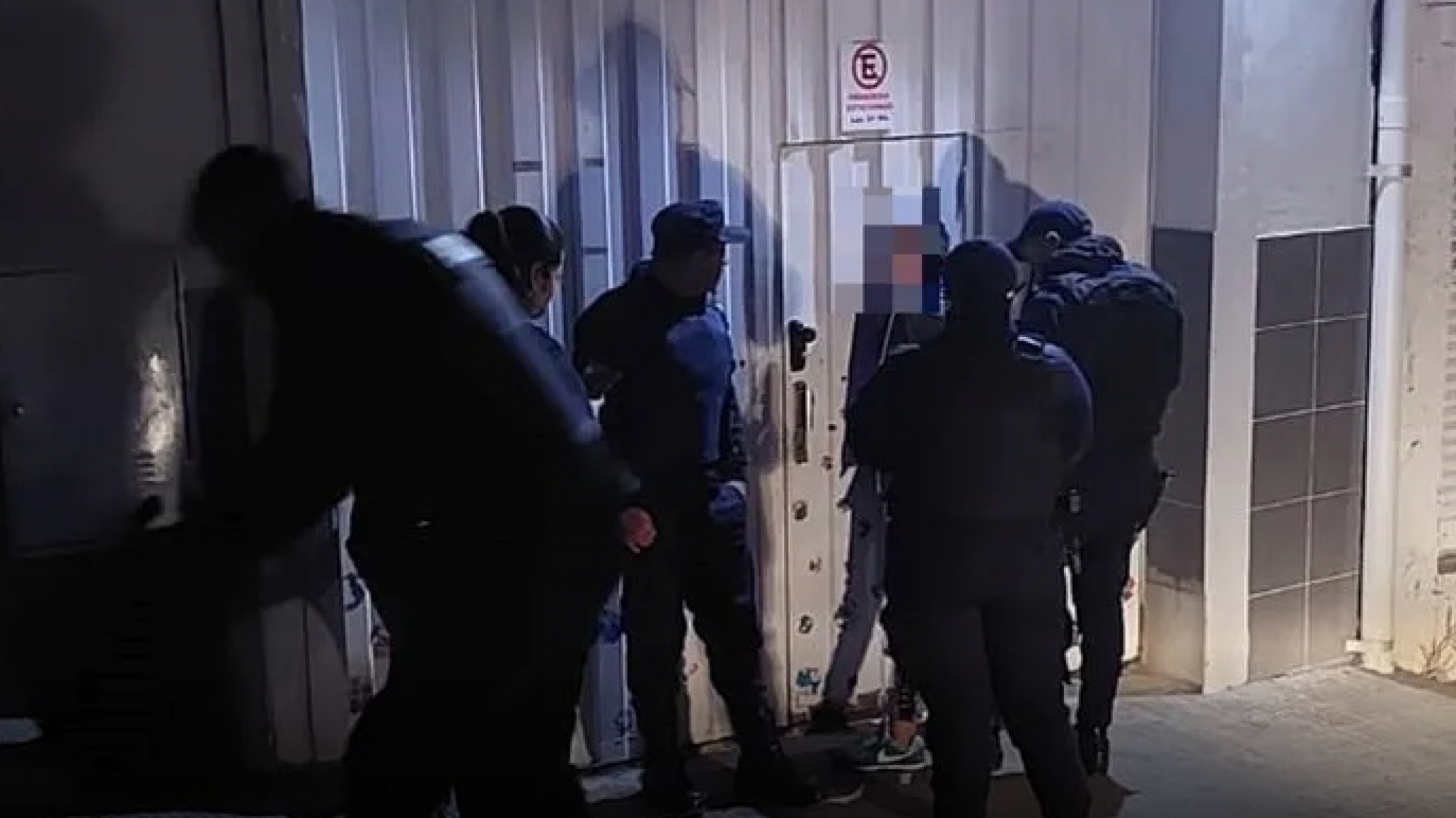 Un hombre buscado por la justicia fue atrapado en pleno centro