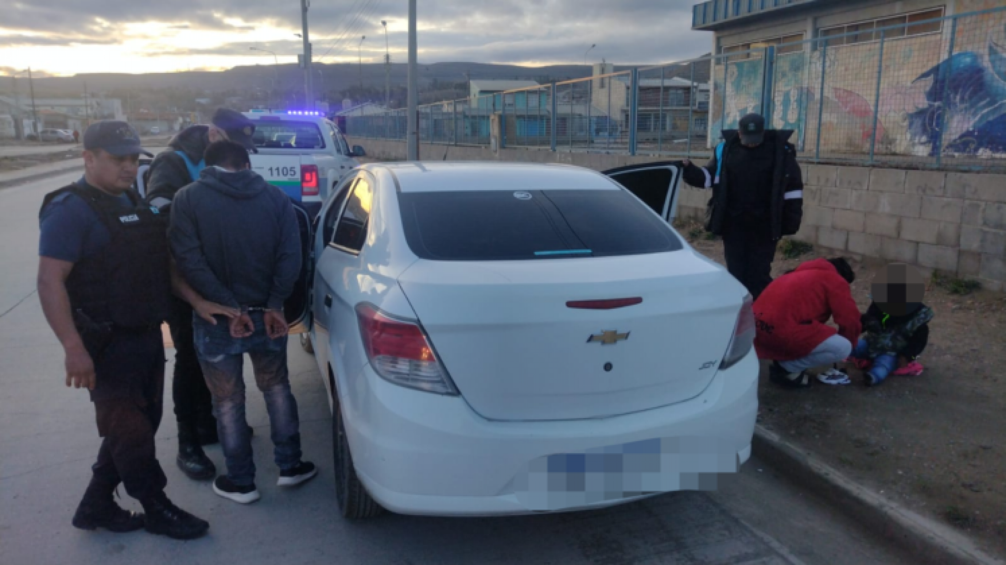 Un hombre ingresó a la casa de su ex pareja y huyó con su hijo