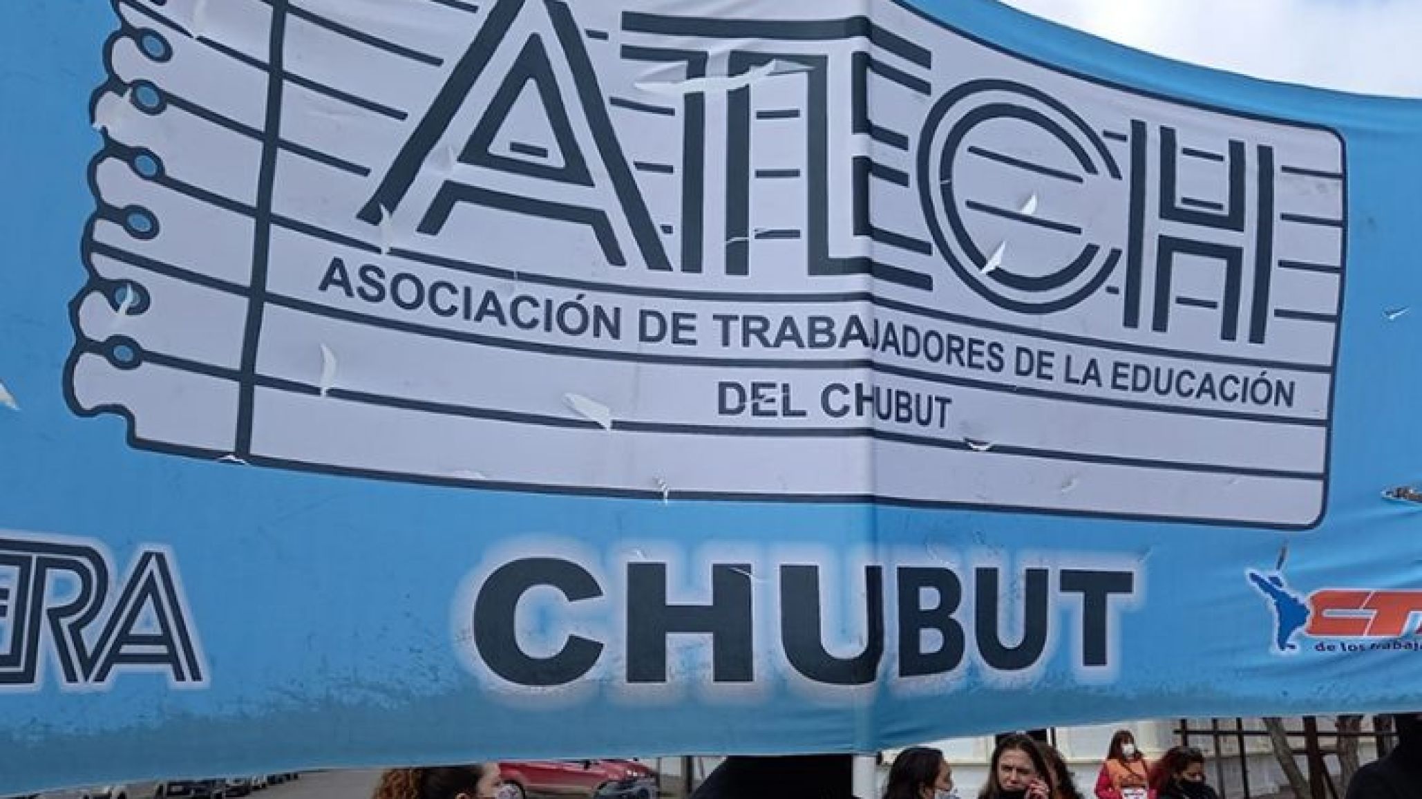 ATECh rechazó la oferta salarial y convocó a un paro docente de 48 horas en Chubut