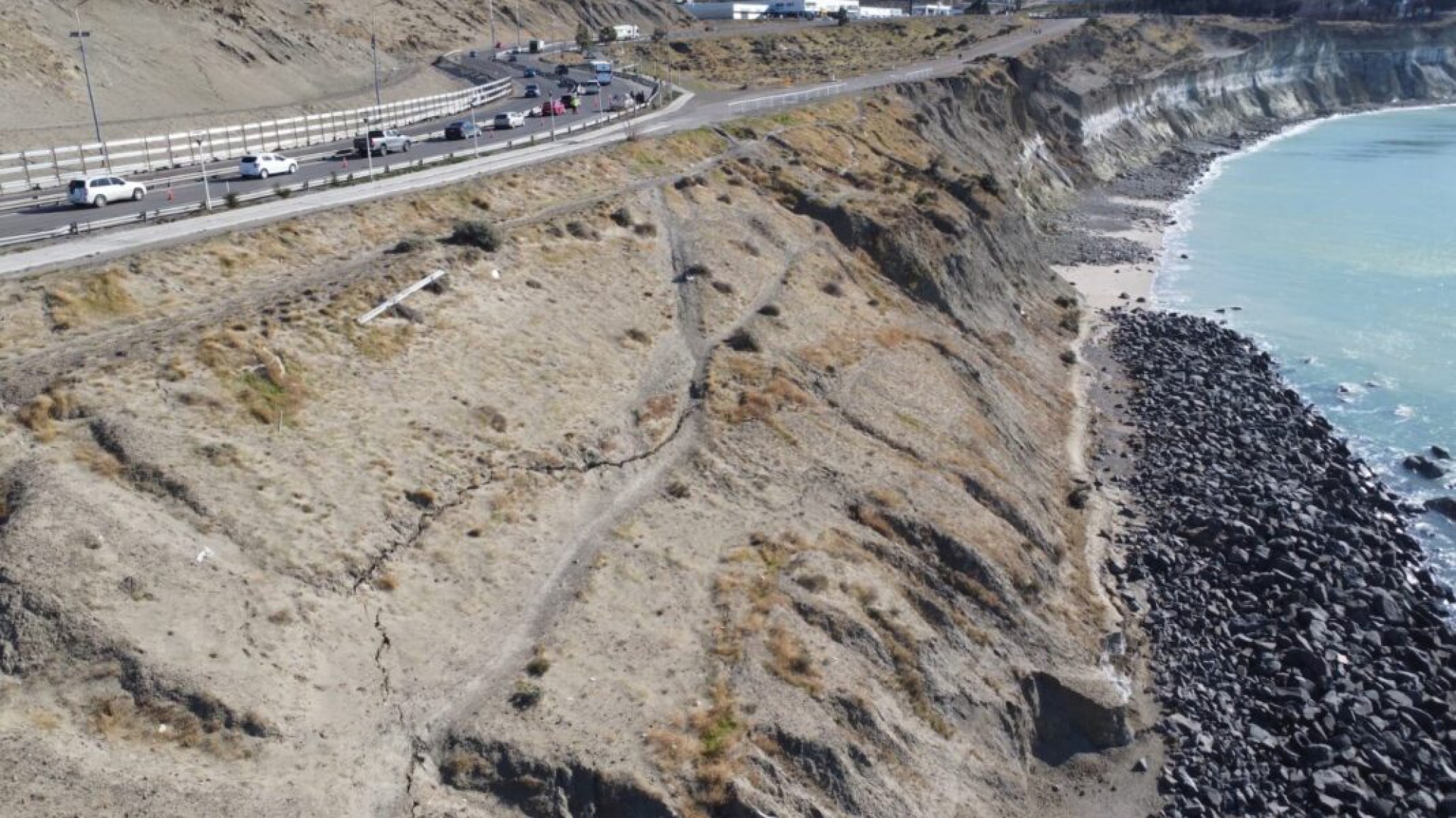 Corte en la Ruta 3: El jefe de Vialidad Nacional en Chubut aseguró que “la condición es tan precaria que en cualquier momento todo se desmorona”