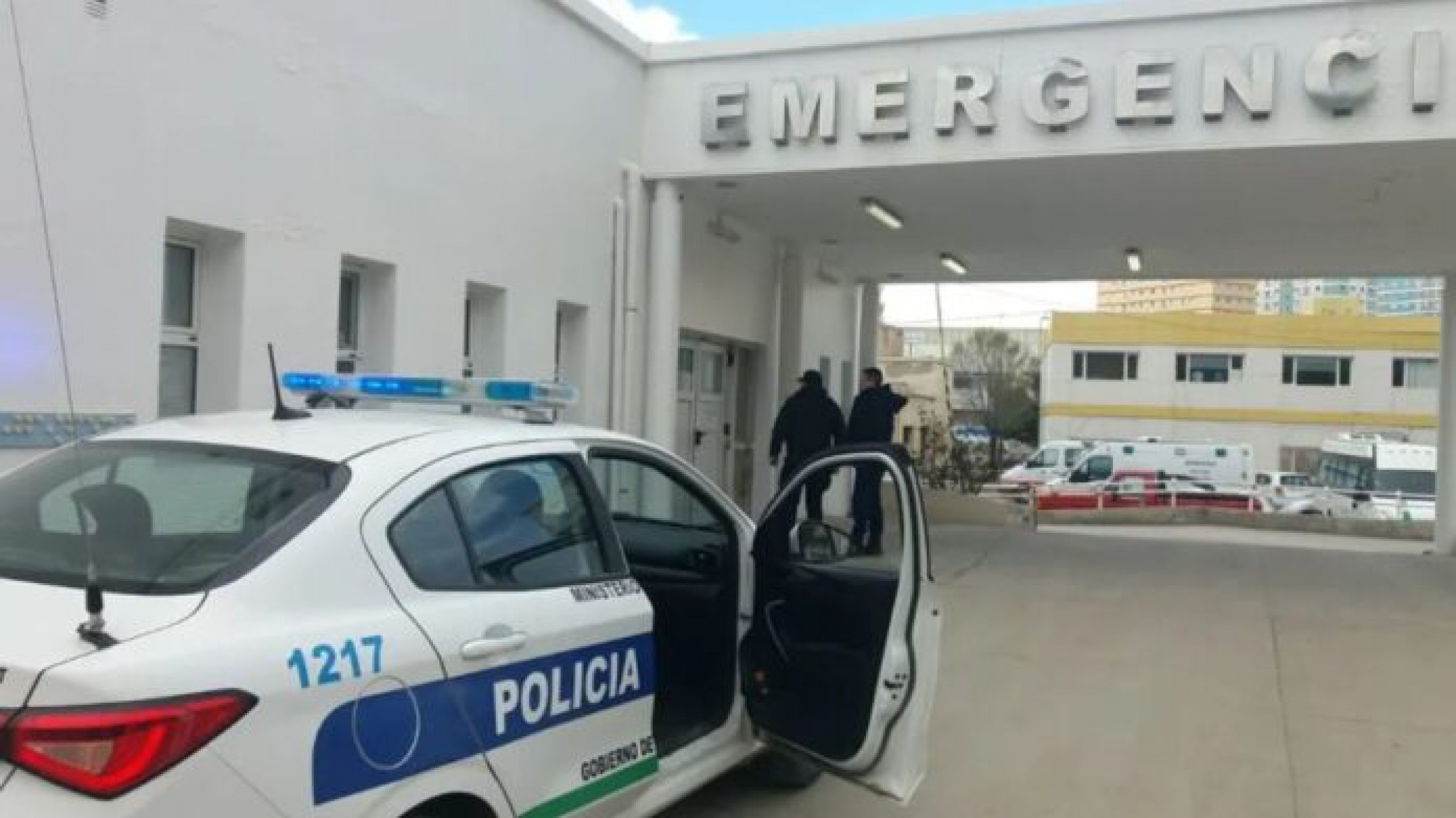 Policías trasladaron en patrullero a una embarazada al Hospital Regional porque no había disponibilidad de ambulancia