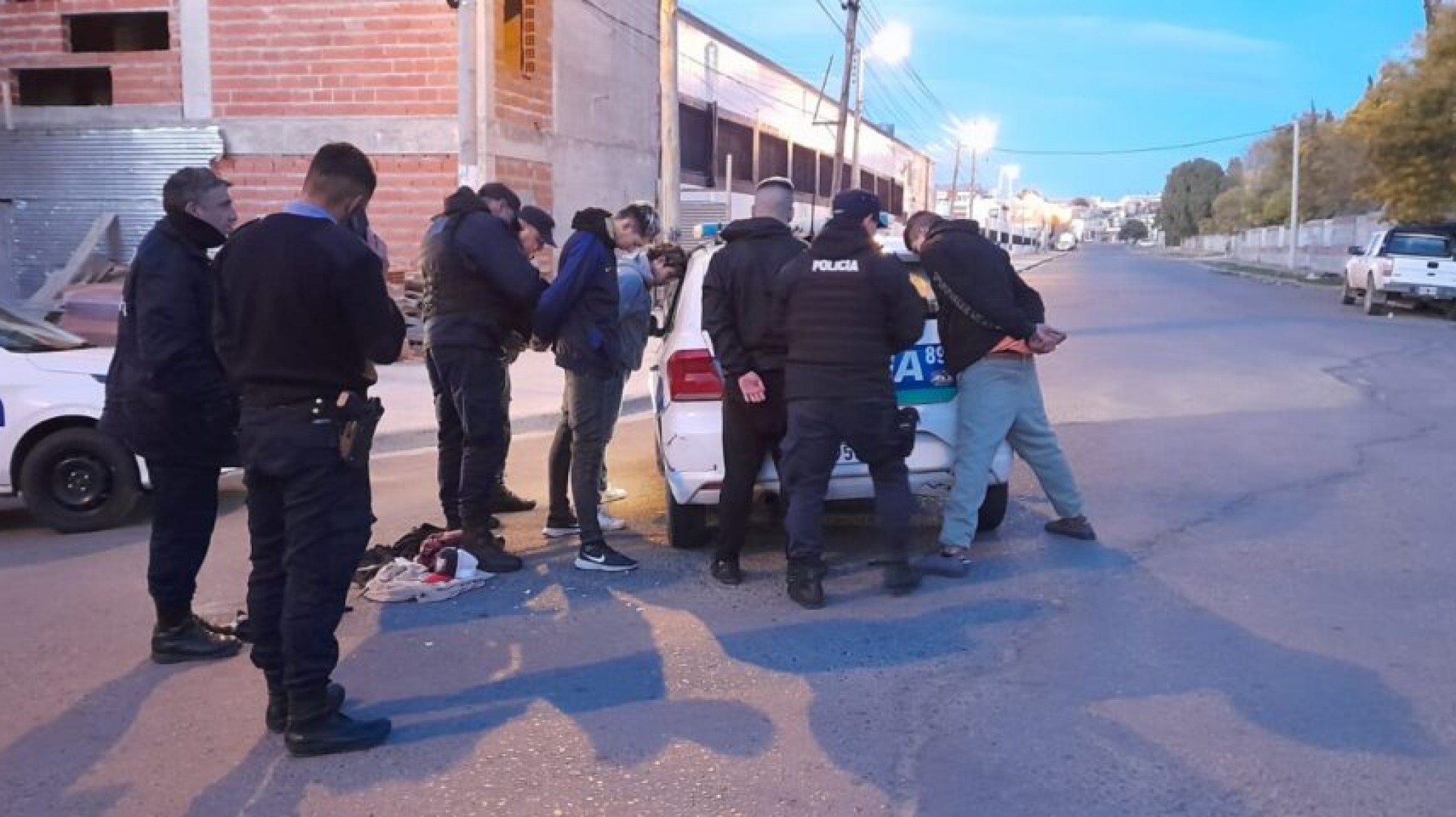 Policías detuvieron a una banda de ladrones que asaltó a un joven frente a la Seccional Segunda
