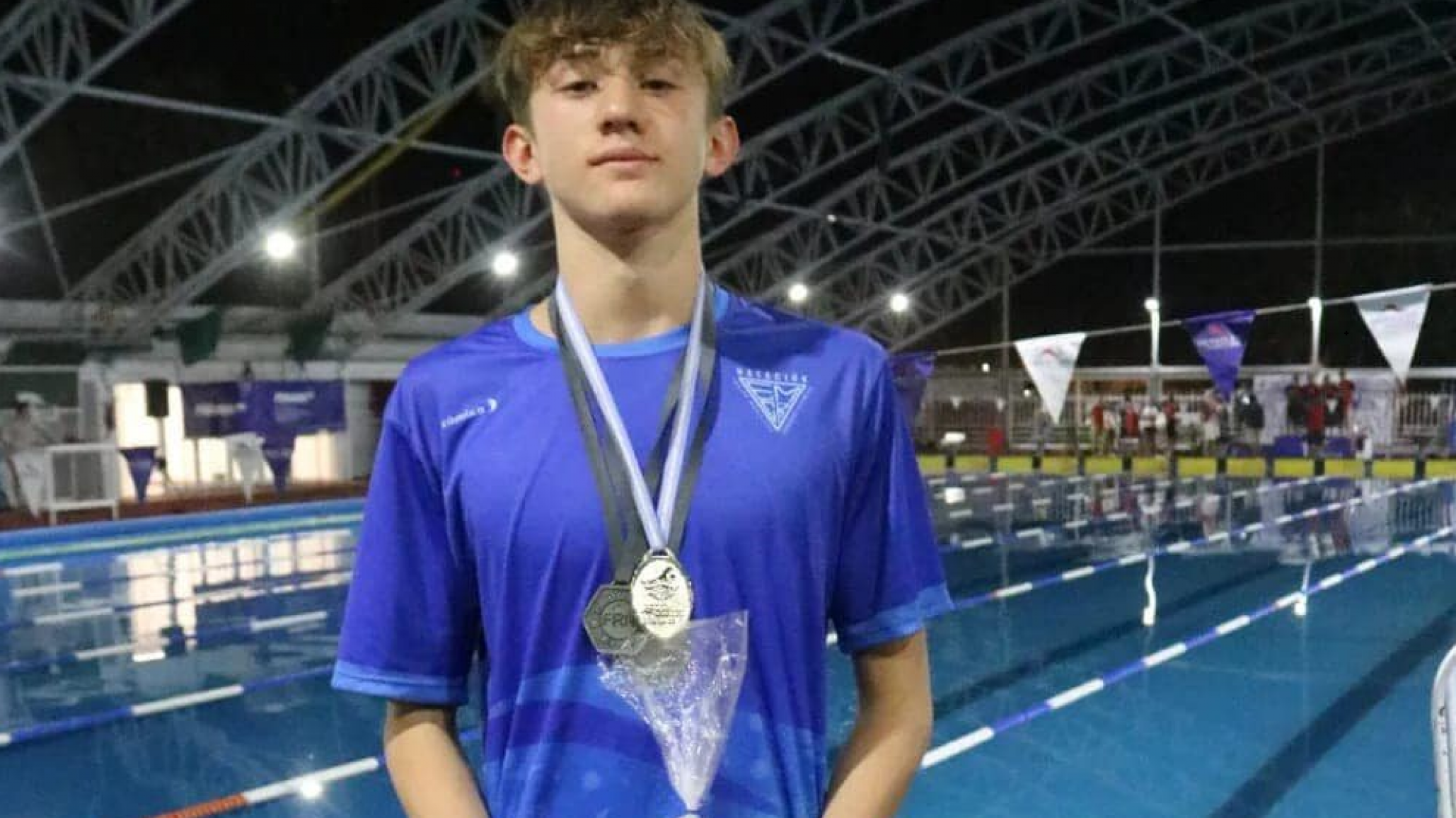 Nadador comodorense convocado para torneo internacional, busca sponsors