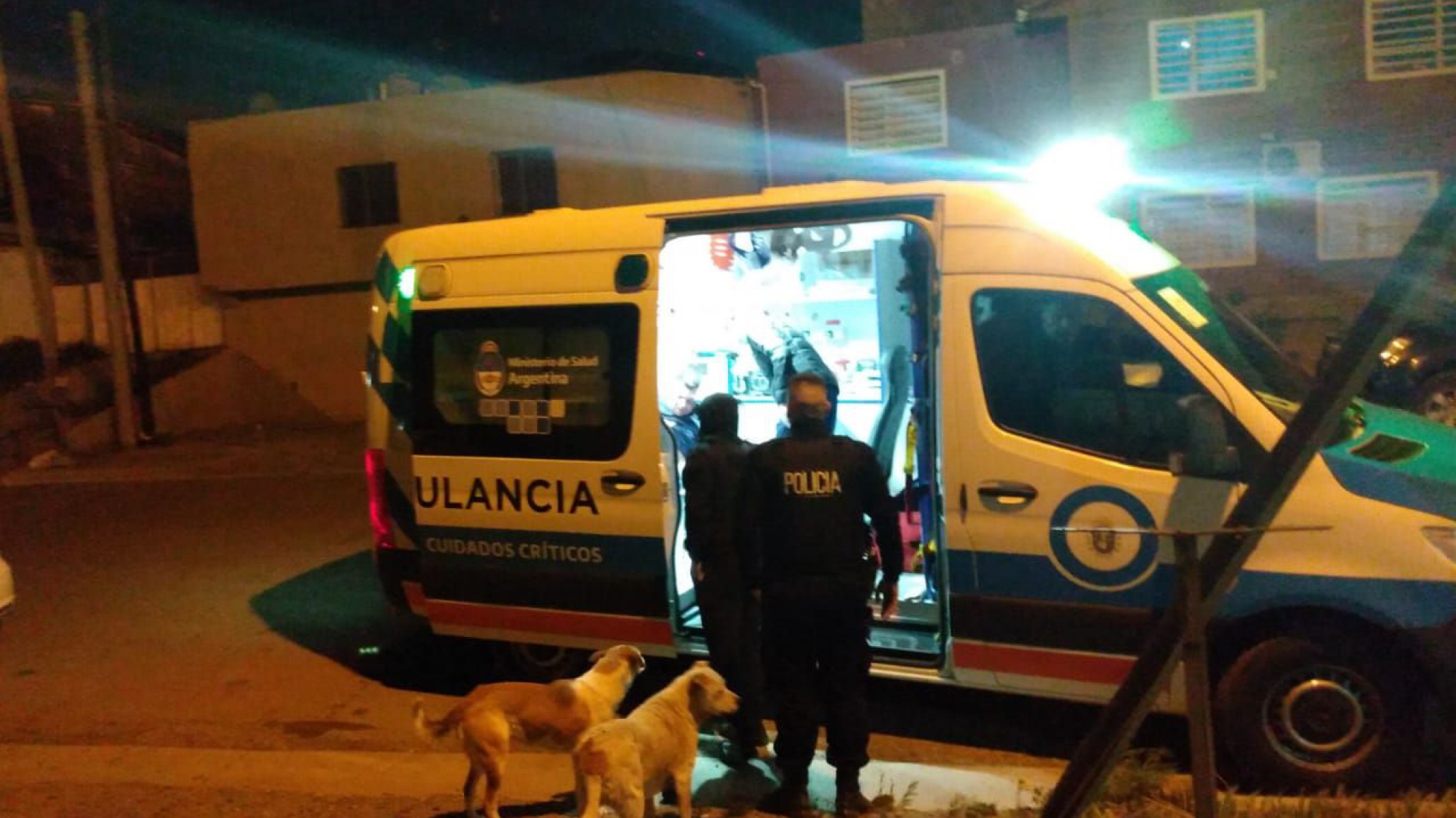 Un hombre llegó ebrio y apuñalado a la casa de su ex pareja