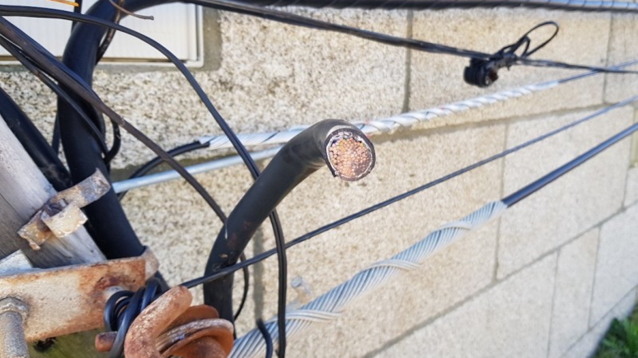 Tres hombres quedaron detenidos por robo de cables