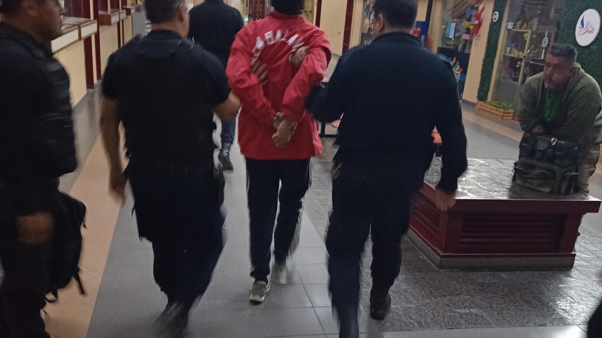 Joven tras “20 minutos en el baño” provocó daños en la Terminal de ómnibus