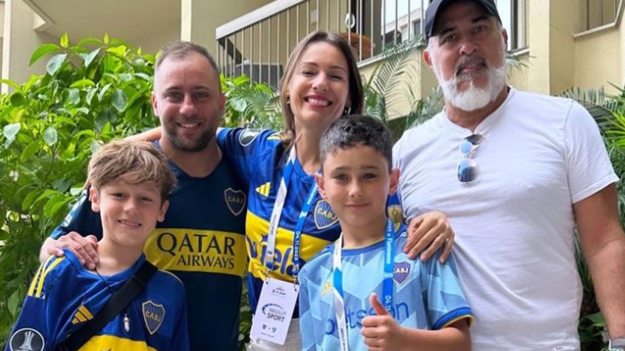 Pampita le regaló entradas al nene de Boca que vendió la play y la moto de su papá para ir a Brasil