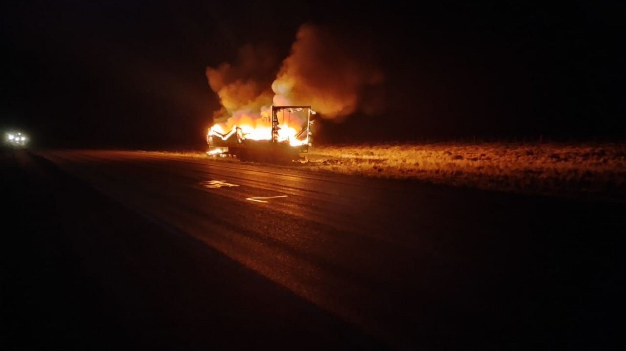 Camión se incendió en la Ruta Nacional N° 3 “por desperfecto eléctrico”