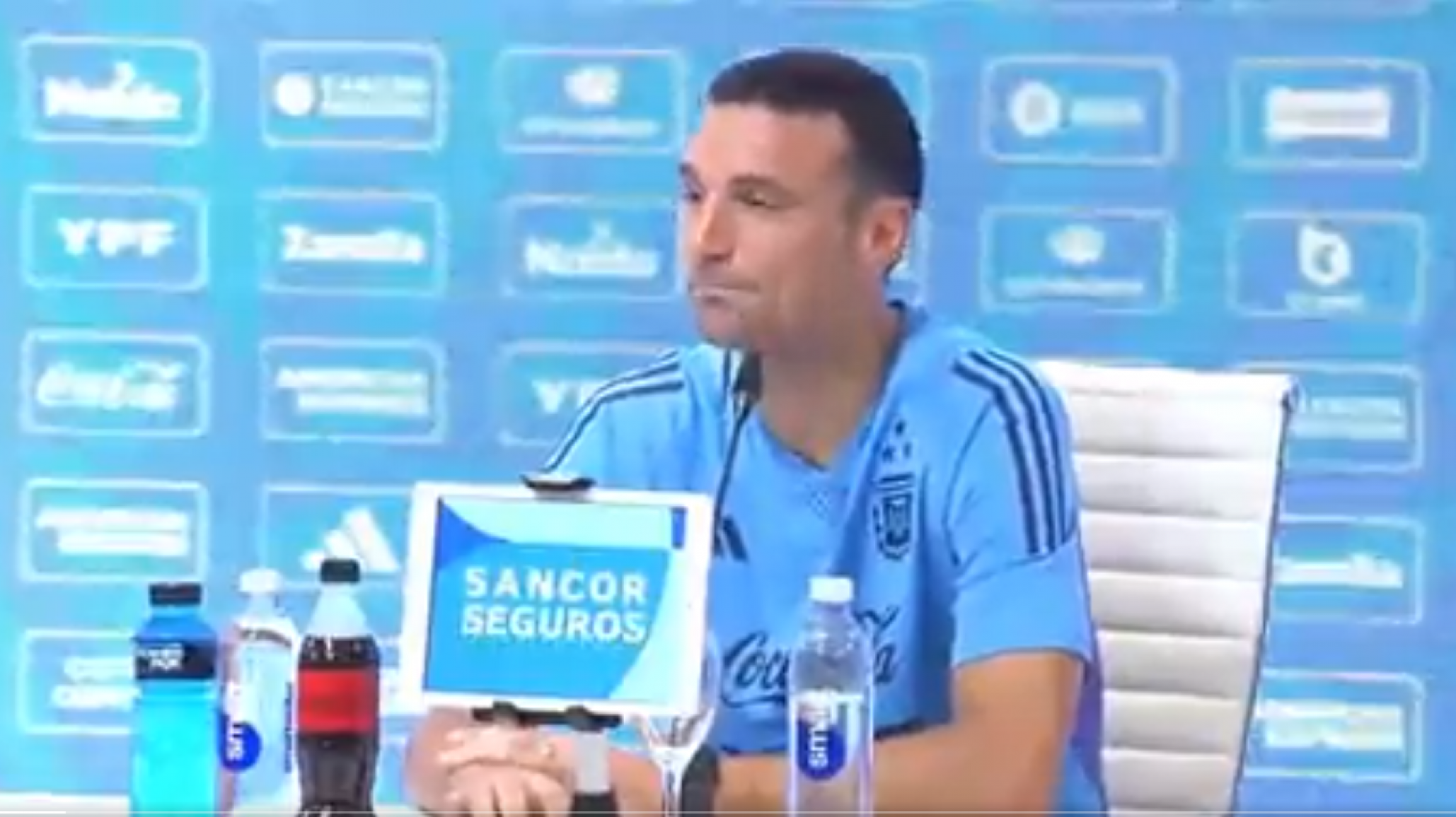 Scaloni fue consultado por la privatización de los clubes y sorprendió a todos