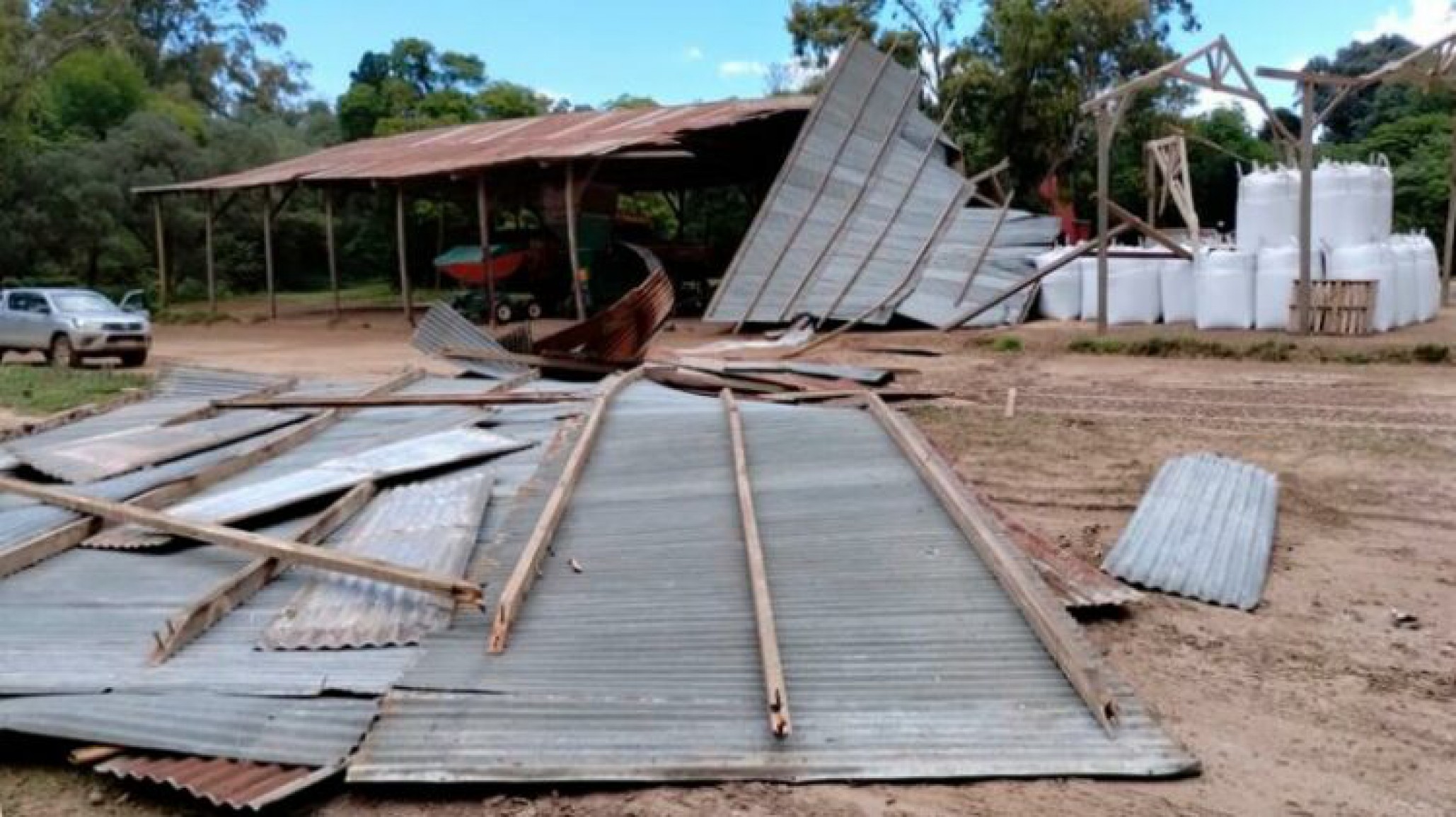Córdoba: Cola de tornado causo destrozos en el sur de la provincia