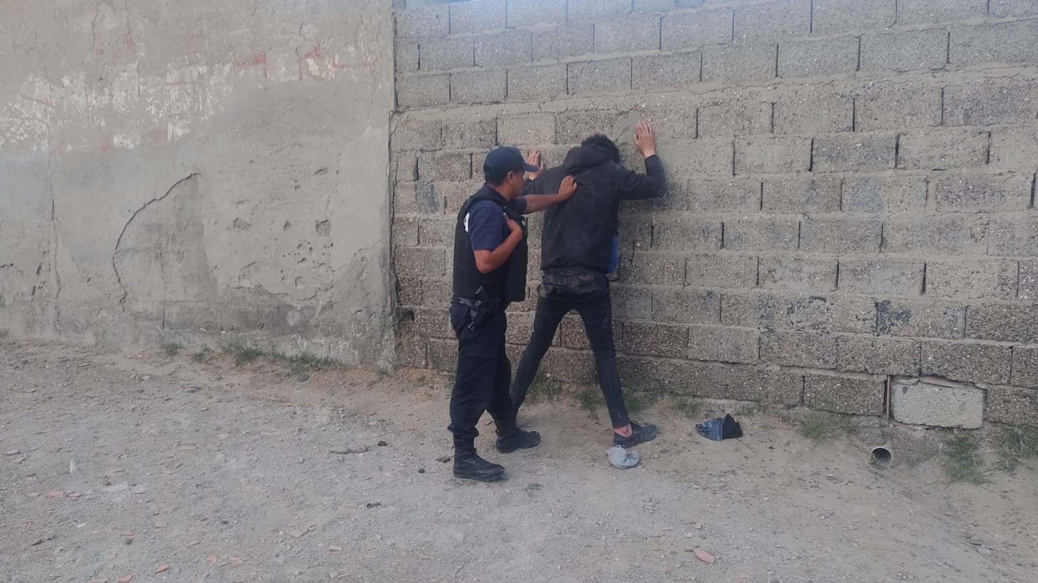 Robo de $180.000: Fingieron ser clientes, maniataron, golpearon y encerraron a un empleado