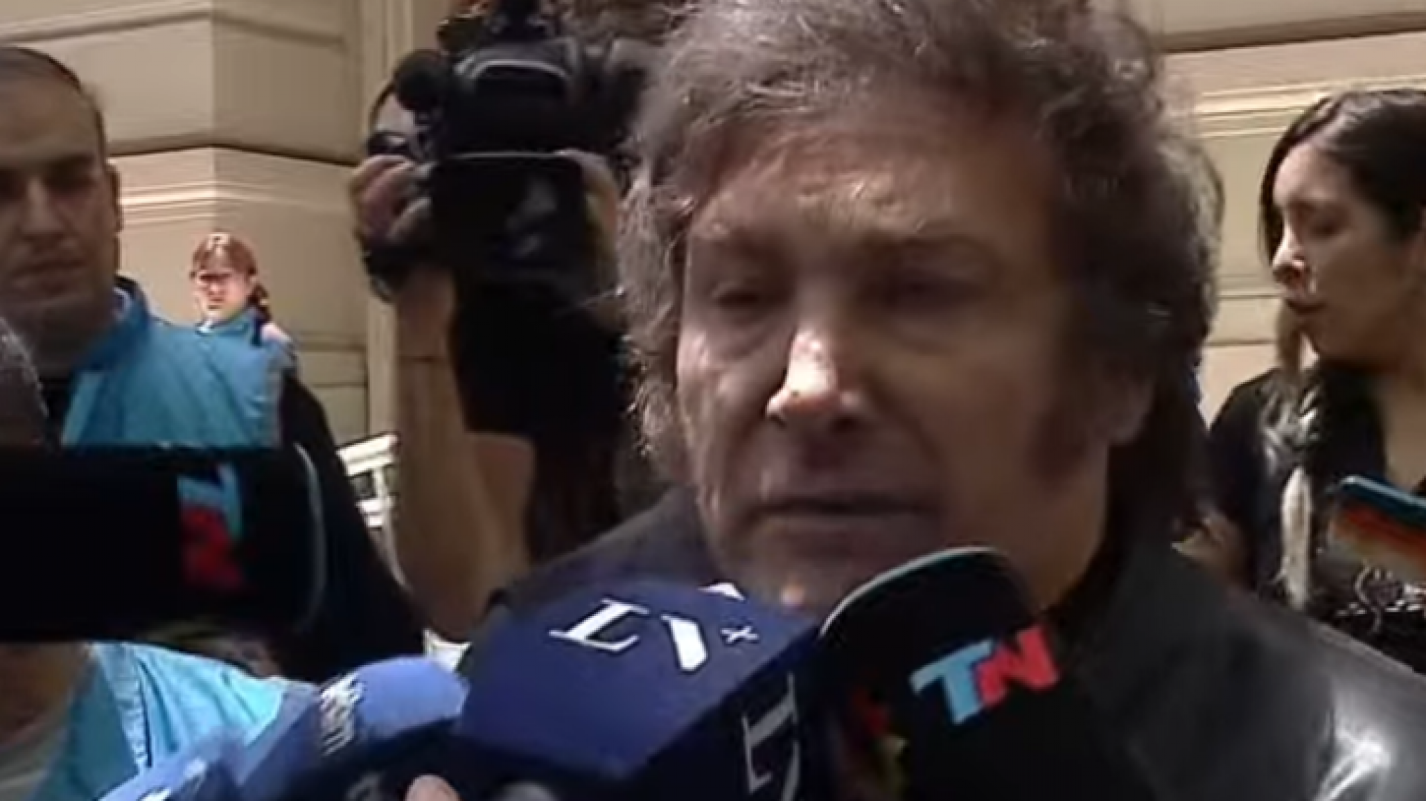 Javier Milei votó "que hable la gente, este es el momento"