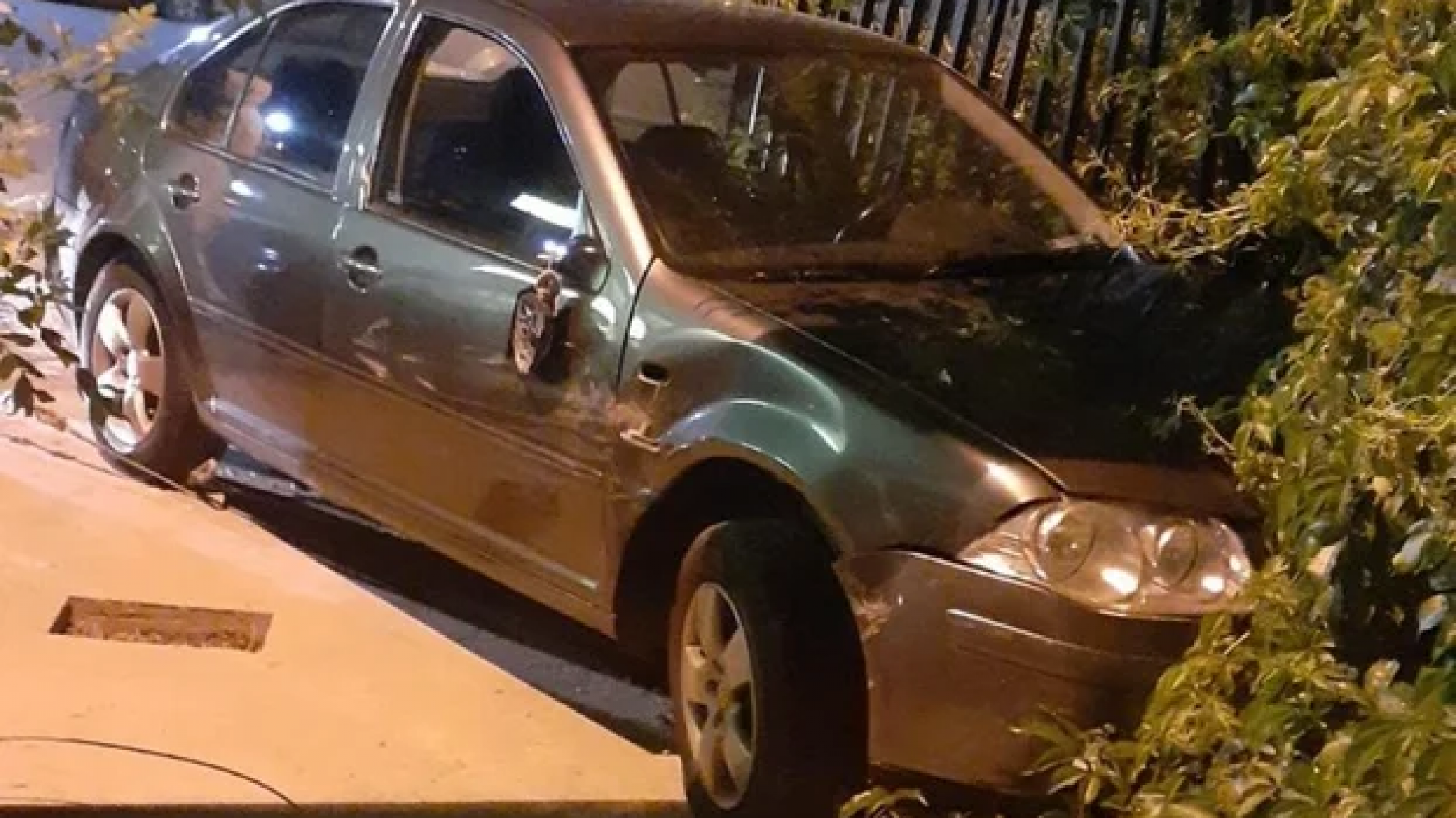 "Picaban" borrachos y chocaron contra una casa