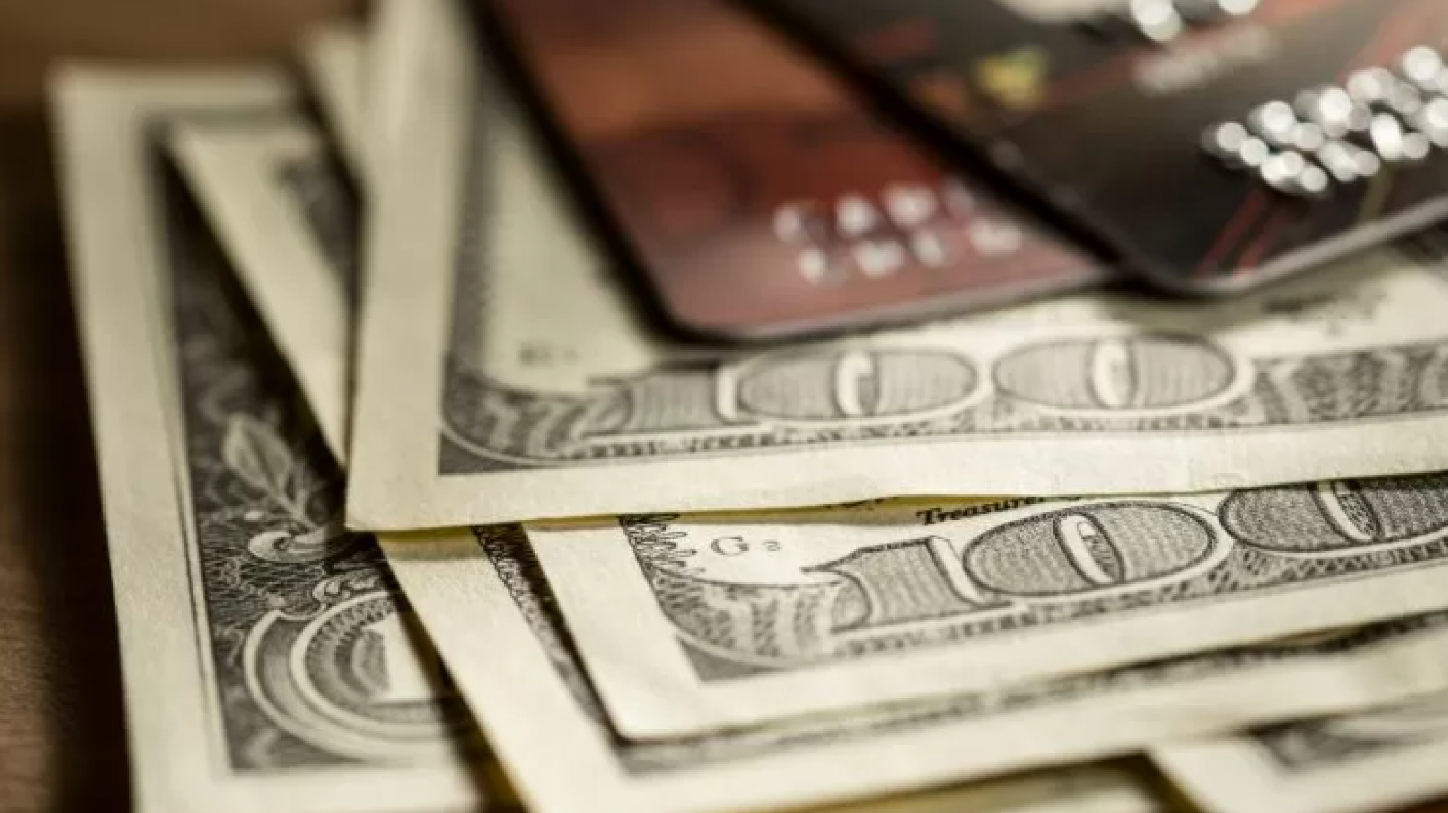 El Gobierno ya definió como pagar los consumos en dólares con tarjeta