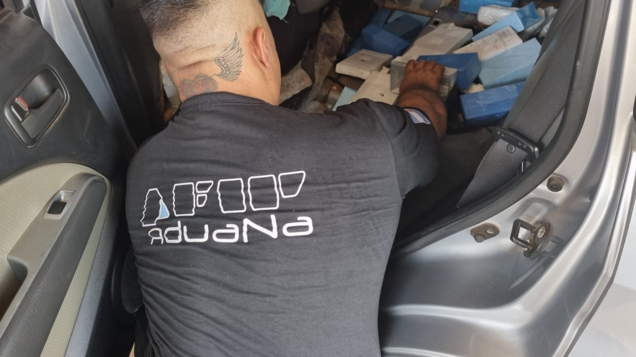 El original modus operandi de padre e hija detenidos por intento de contrabando