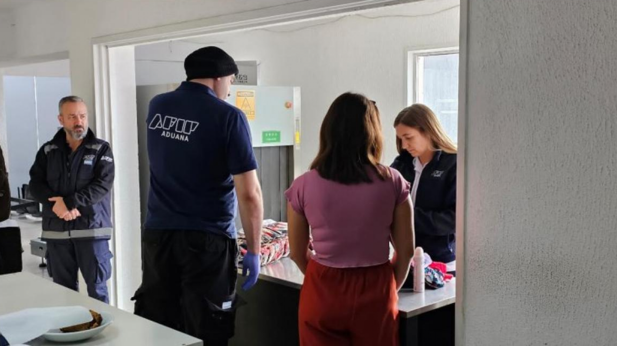 Mujer intentó pasar la frontera con cuatro jóvenes víctimas de trata de persona: El hecho que alertó a las autoridades