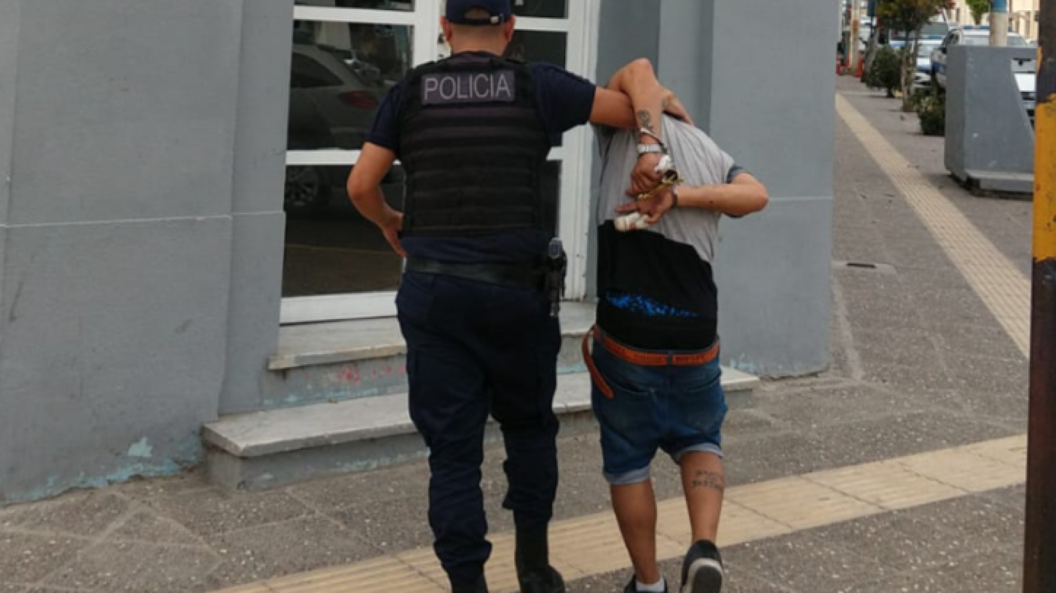 ¡Infraganti! Atraparon a menor y mayor en pleno delito