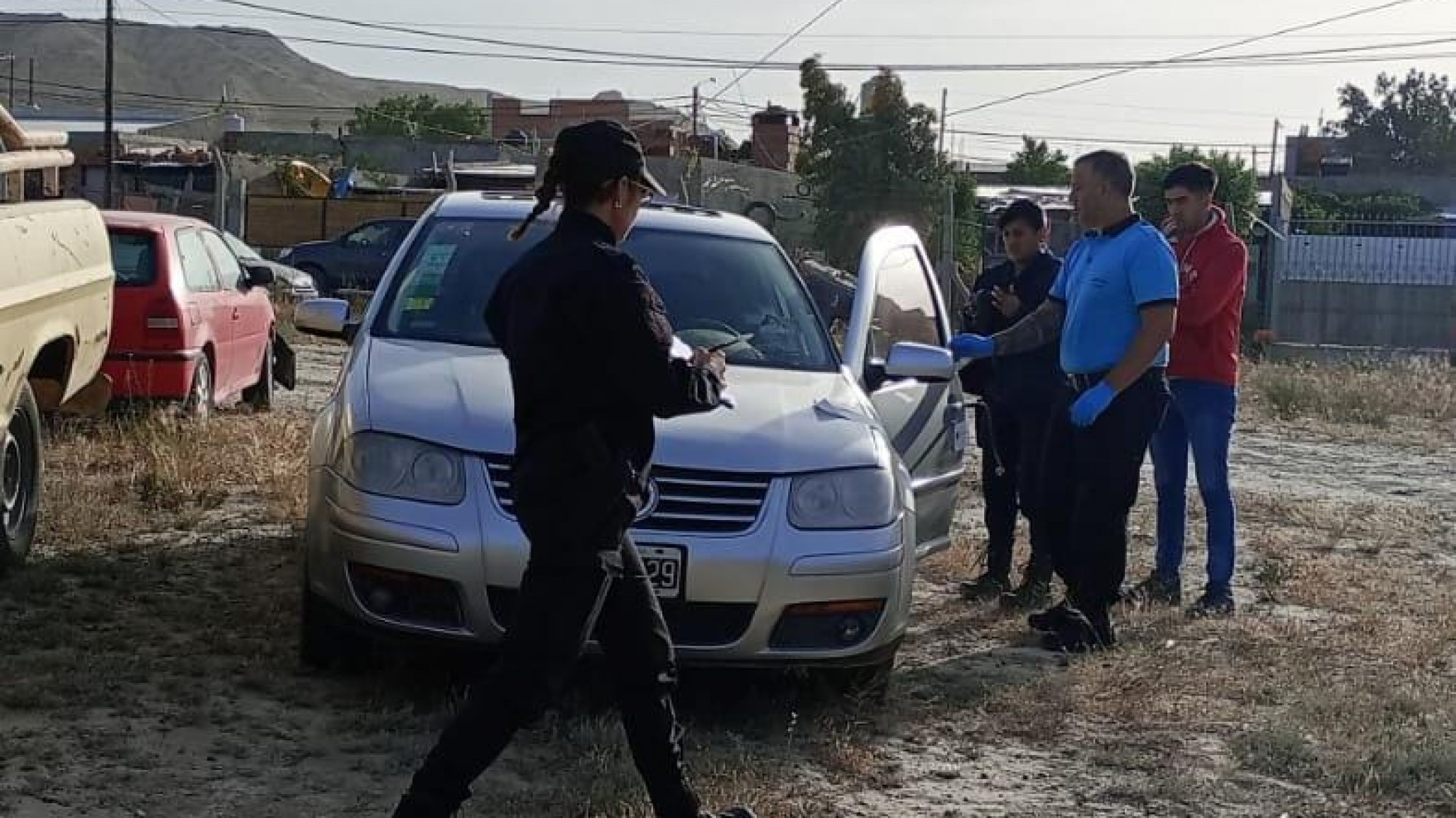 Intentó matar a su mujer delante de su hija y ahora está más complicado ¿qué hallaron en su auto?