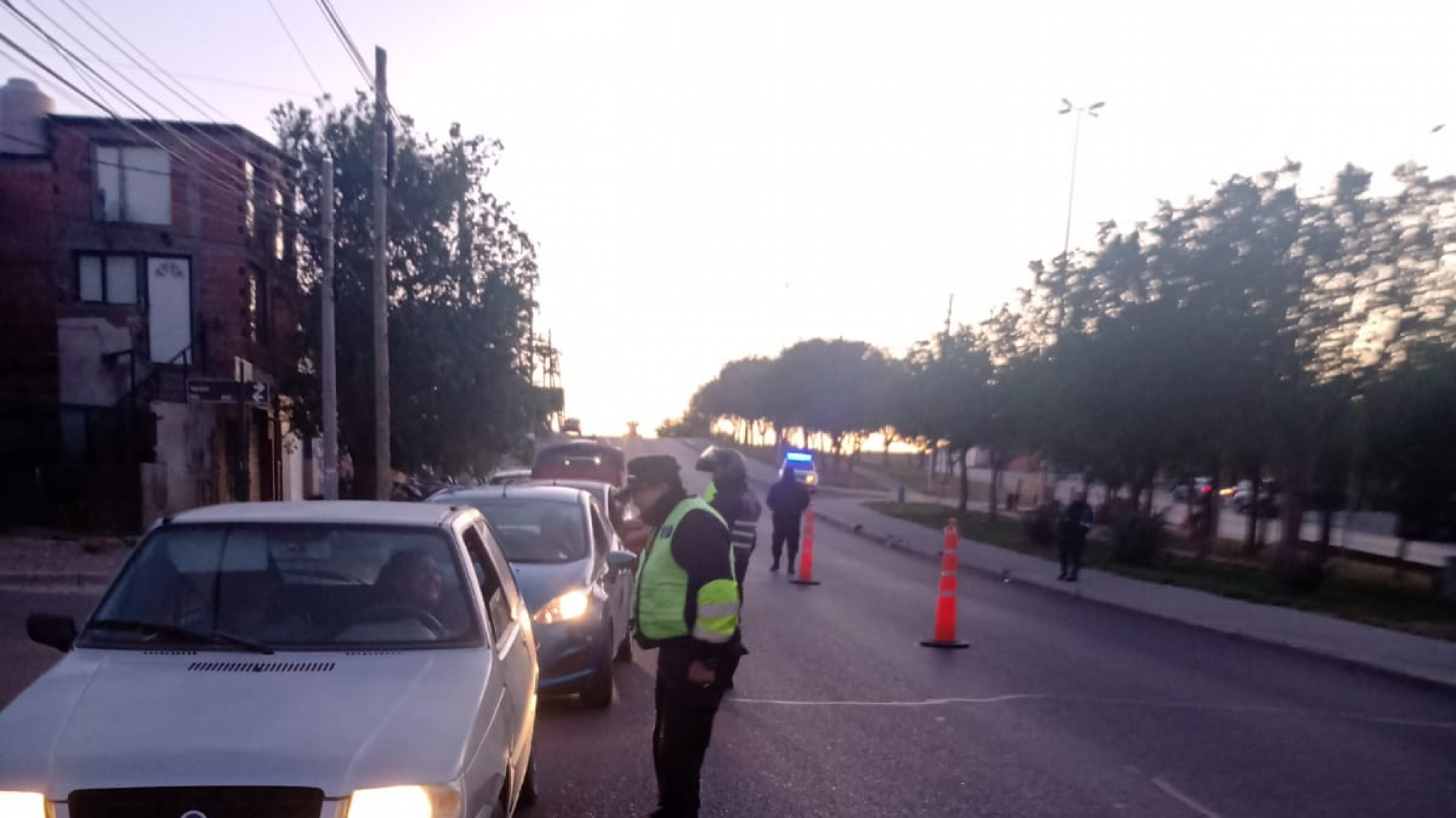 Le fracturó dos dedos a un inspector de tránsito tras ser multado