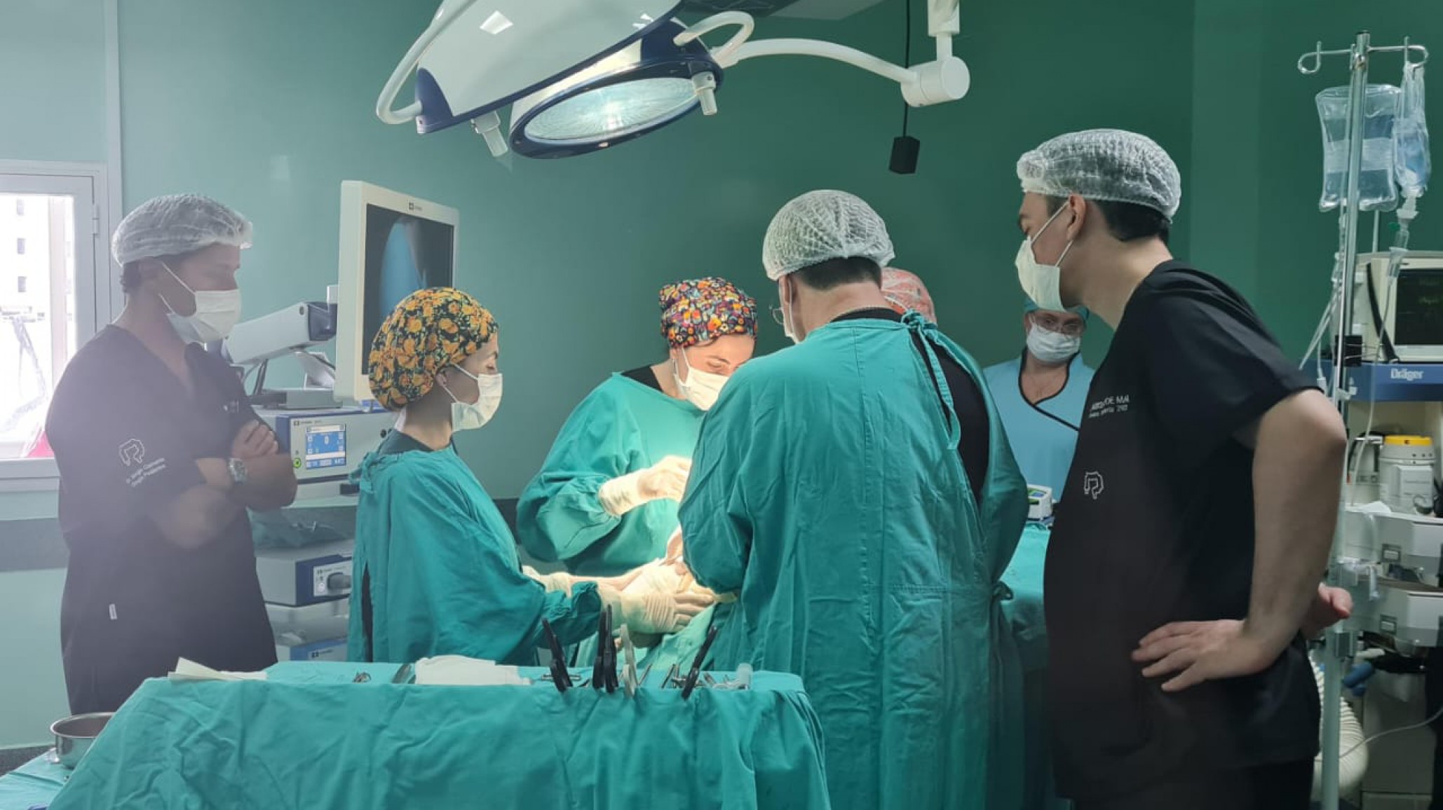 Se transmitió en vivo la primera cirugía malformación anorrectal laparoscópica en Comodoro Rivadavia