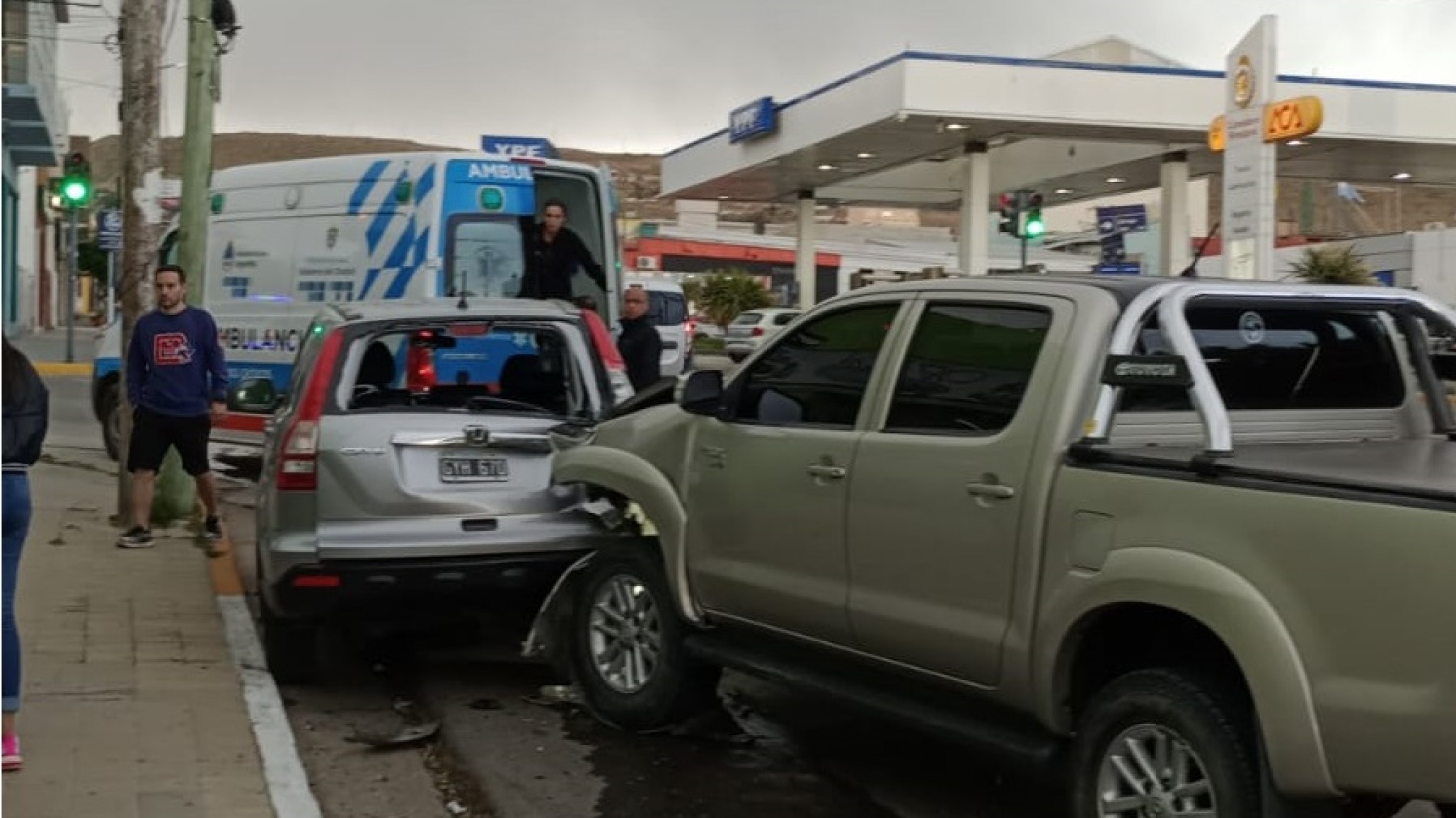 Conducía ebrio y chocó contra un auto estacionado