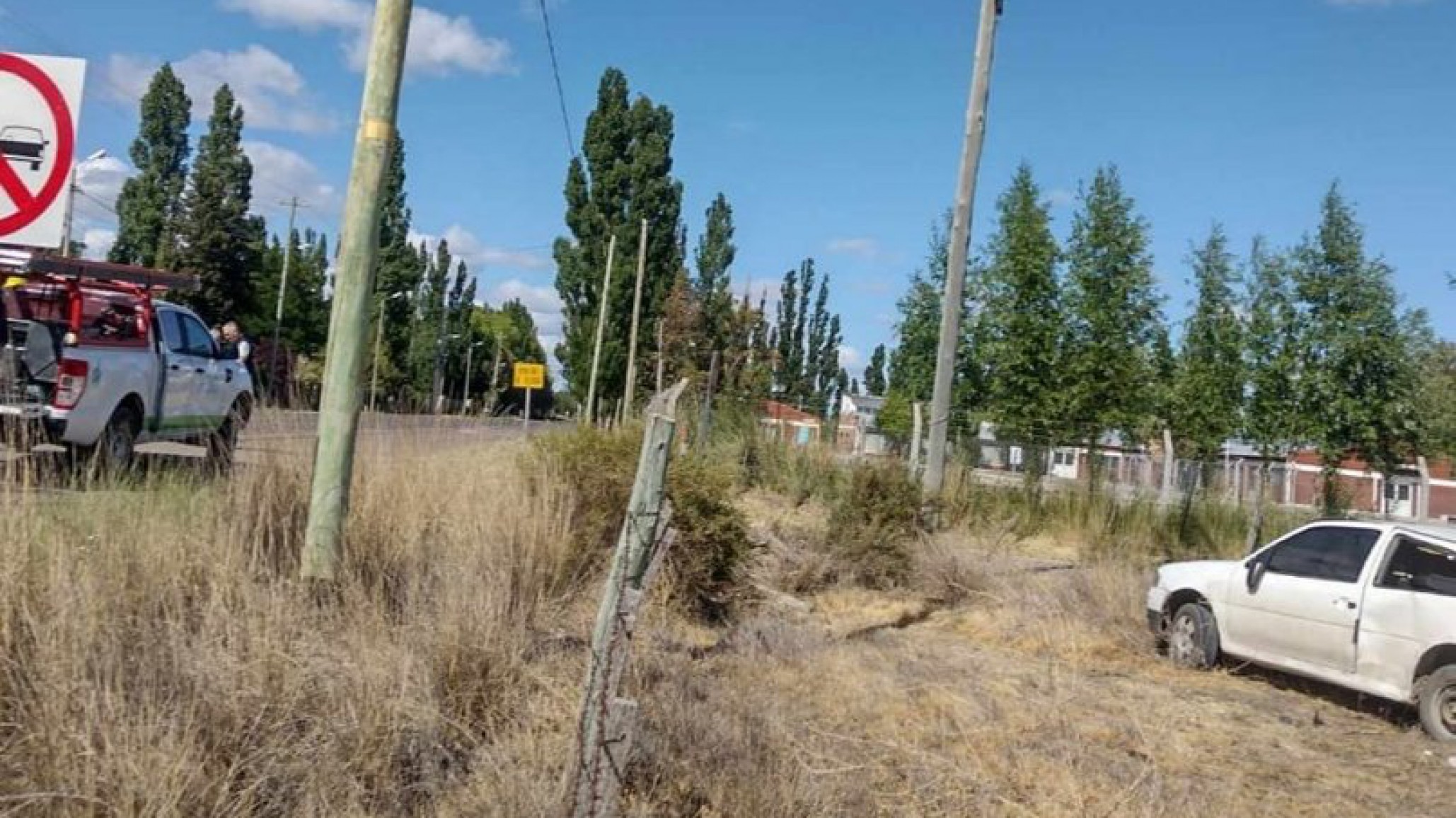 ¡Ebrio al palo! Chocó un poste y dejó sin luz a parte de la ciudad