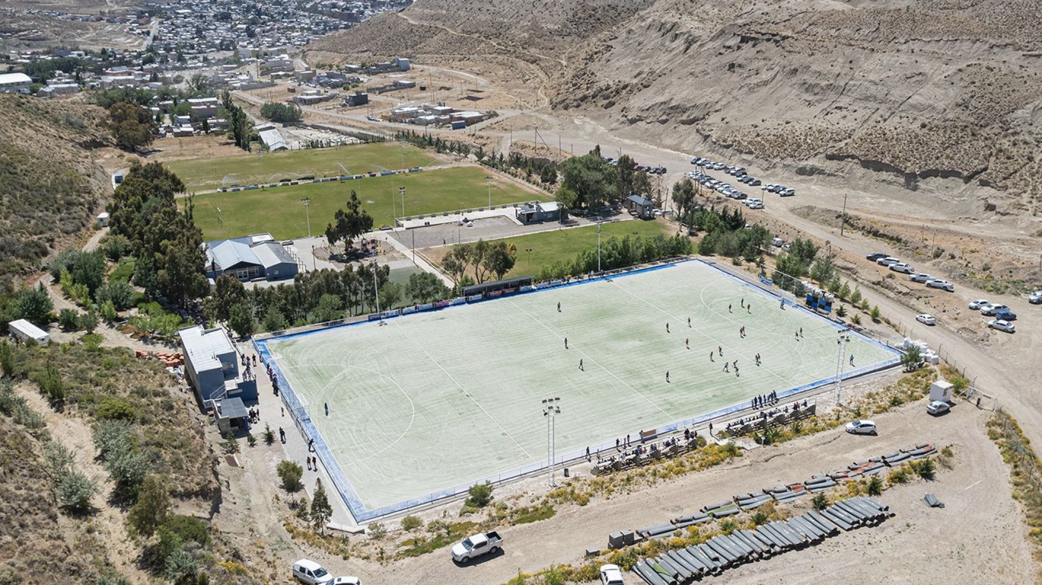 Luque participó de la inauguración del nuevo campo de juego de Calafate