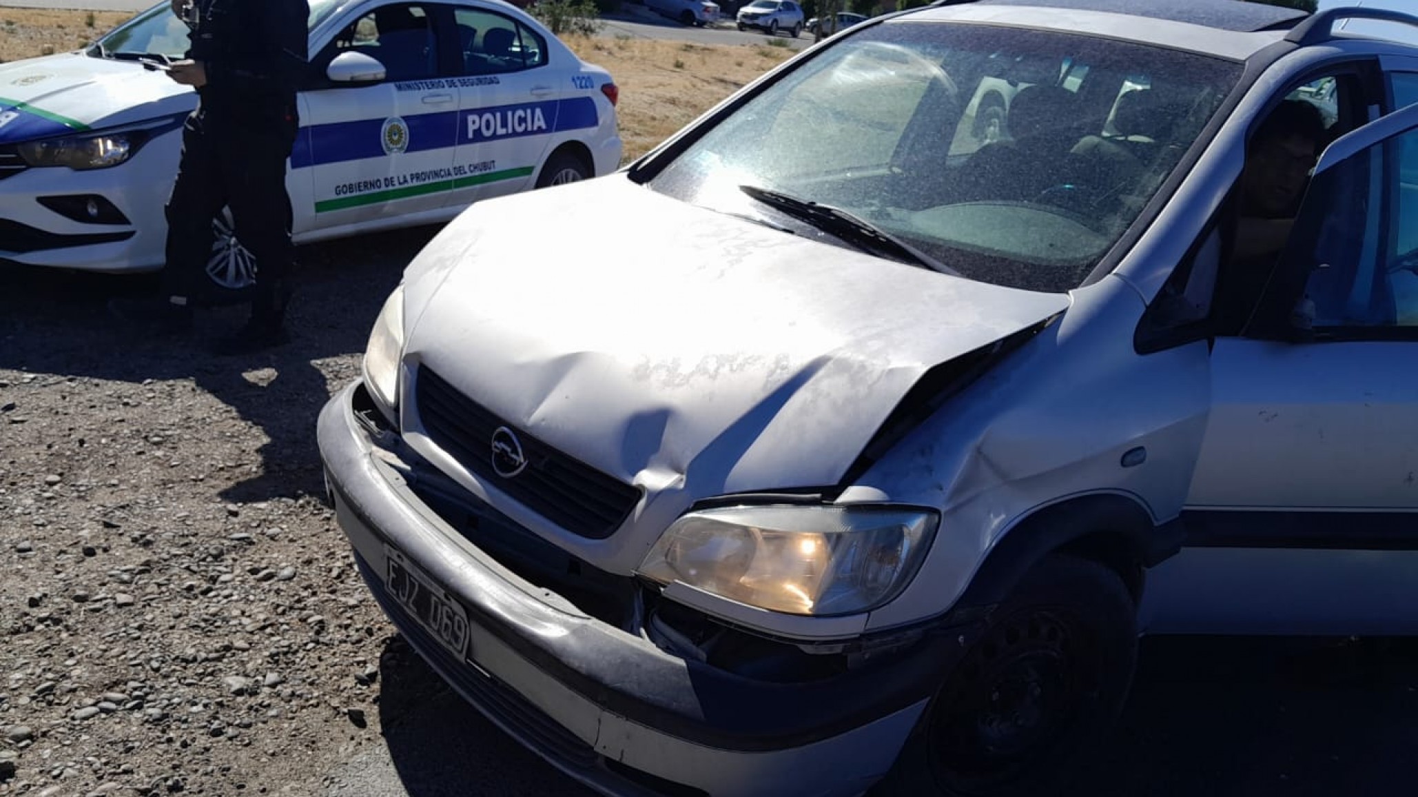 Trágico accidente vial: dos conductores heridos y vehículos secuestrados